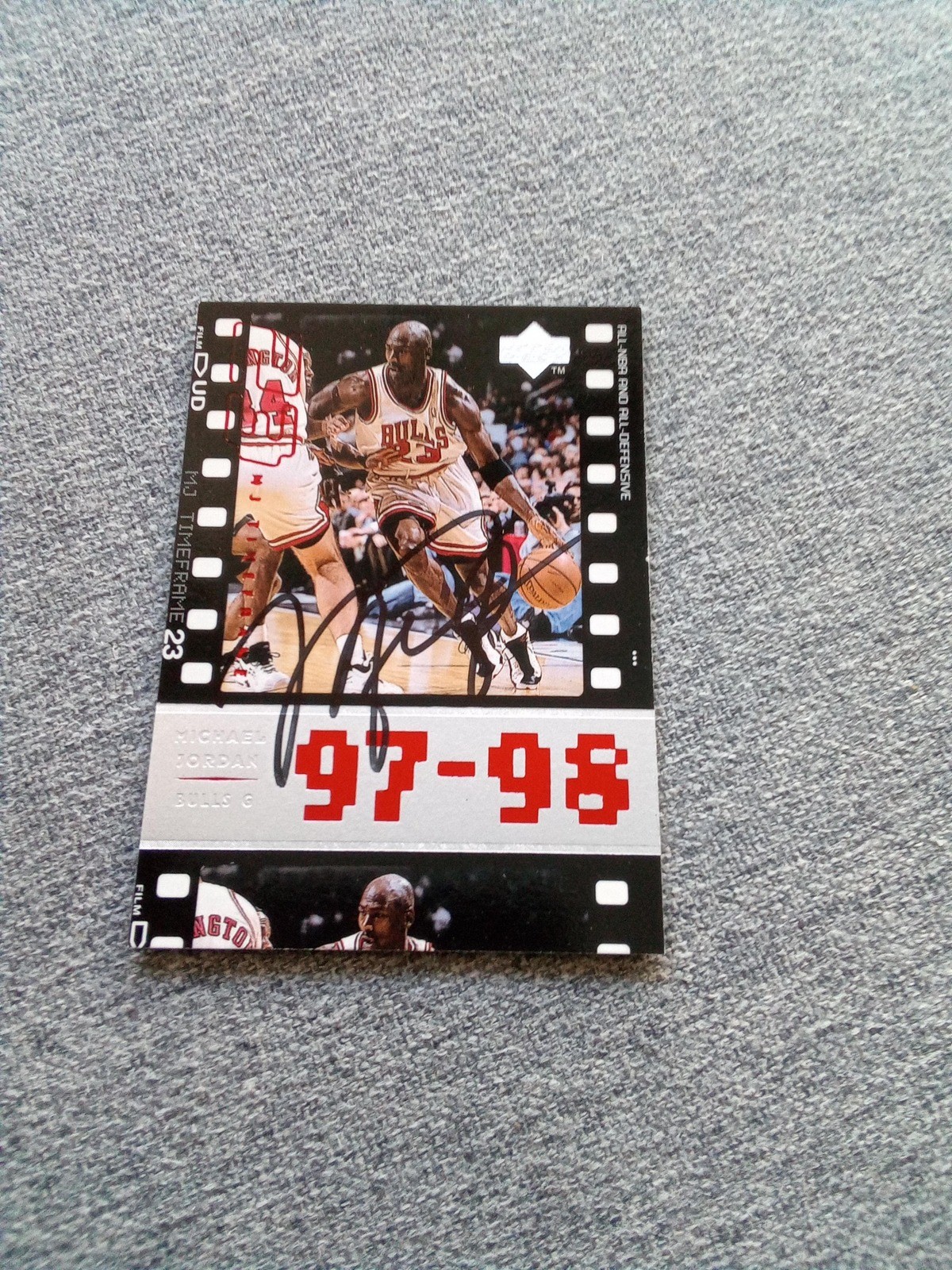 Michael Jordan Chicago Bulls Hand Signed Autograph Basketball Card COA Michael Jordan Chicago Bulls Hand Signed Autograph Basketball Card COA