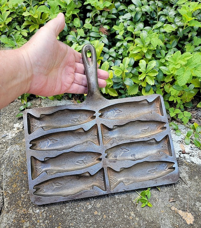 HTF Vintage Lodge Cast Iron For Eddie Bauer Fish Salmon Trout Corn Stick Pan HTF Vintage Lodge Cast Iron For Eddie Bauer Fish Salmon Trout Corn Stick Pan