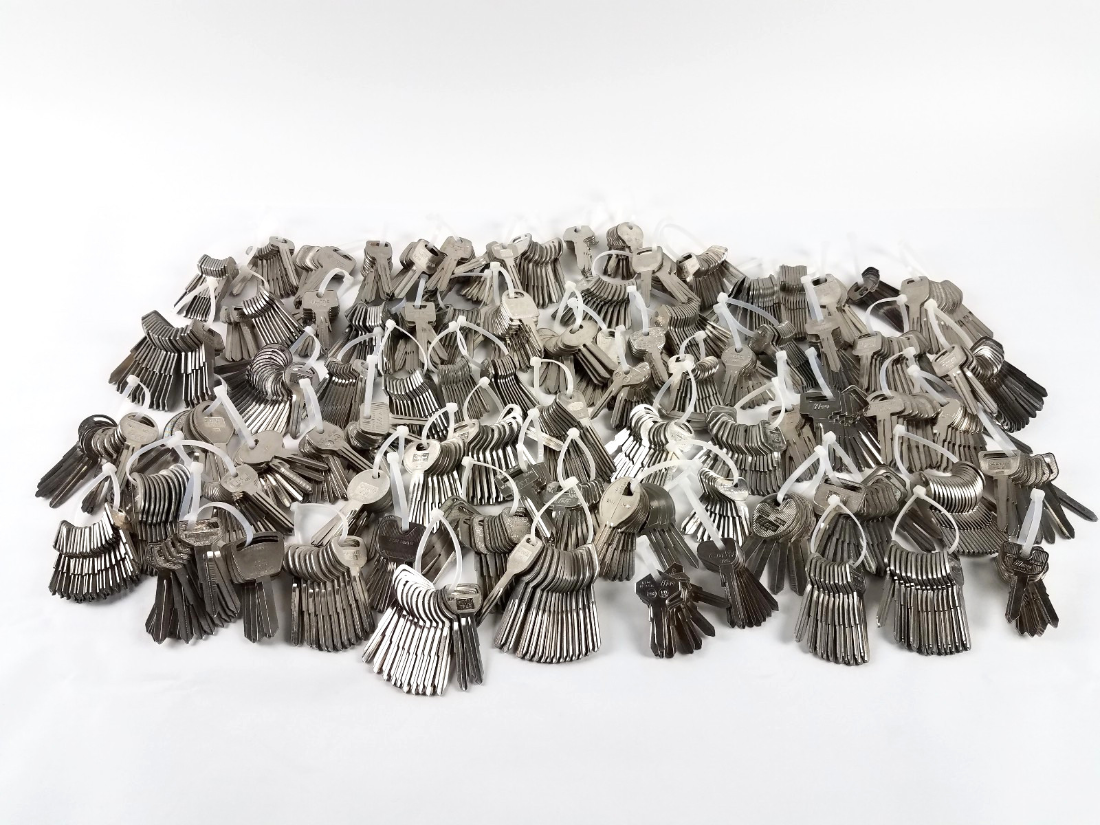25 LBS Vtg 1980s 1990s Auto Car Key Blanks IMPORTS Mazda Honda Toyota VW Subaru 25 LBS Vtg 1980s 1990s Auto Car Key Blanks IMPORTS Mazda Honda Toyota VW Subaru