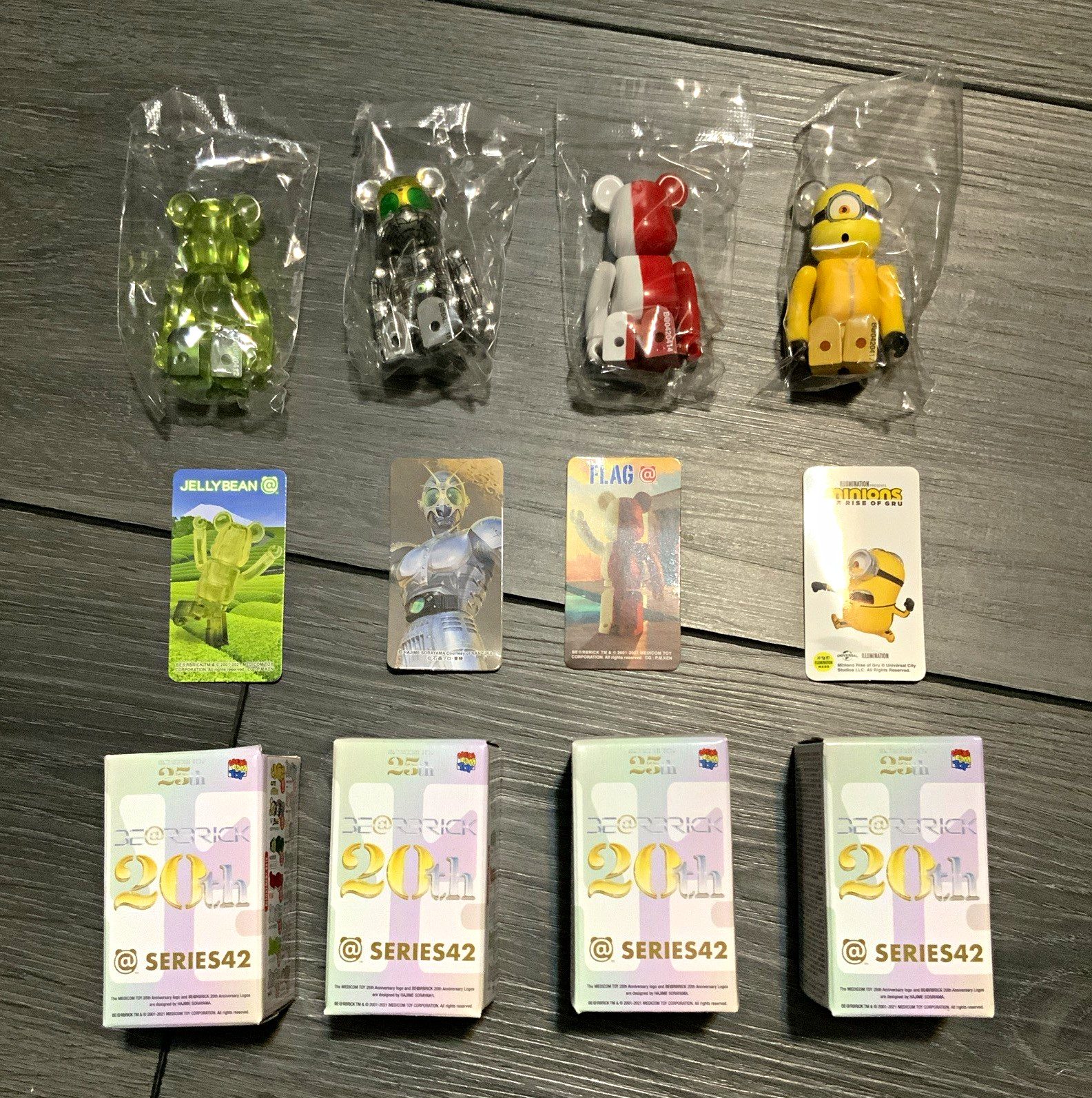 Bearbrick Series 42 Lot Minion Stuart Dubai Flag Sorayama Jellybean Bearbrick Series 42 Lot Minion Stuart Dubai Flag Sorayama Jellybean