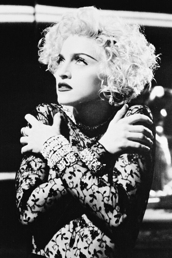 Madonna As Breathless Mahoney In Dick Tracy 11x17 Mini Poster
