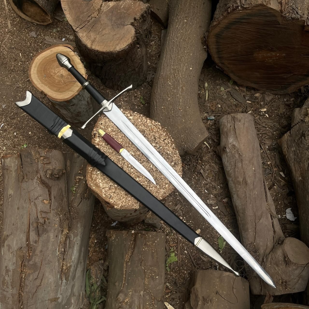 Handmade Strider Ranger Medieval Longsword Replica, Fantasy Sword with Plaque Handmade Strider Ranger Medieval Longsword Replica, Fantasy Sword with Plaque