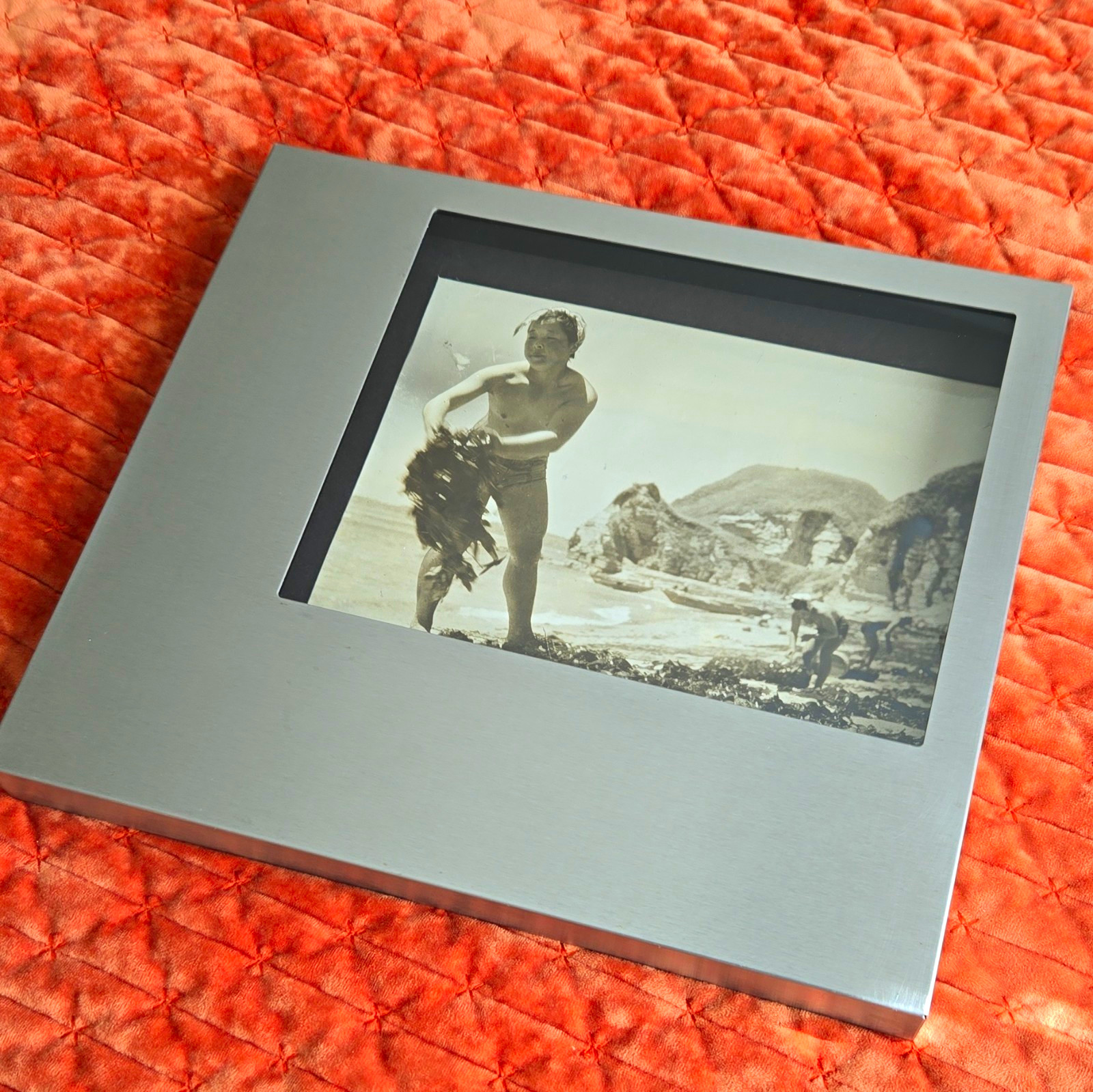 Vintage 1952 Ama Diver Photo Japan Fosco Maraini Chronicle Archive Press Framed. Vintage 1952 Ama Diver Photo Japan Fosco Maraini Chronicle Archive Press Framed.