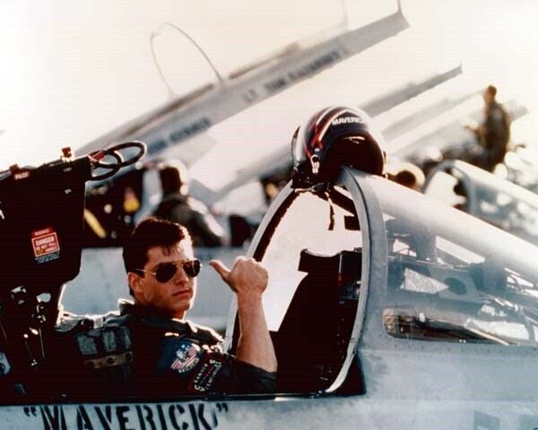Top Gun 1986 Tom Cruise gives thumbs up sat in F-14 Tomcat Maverick 4x6 photo