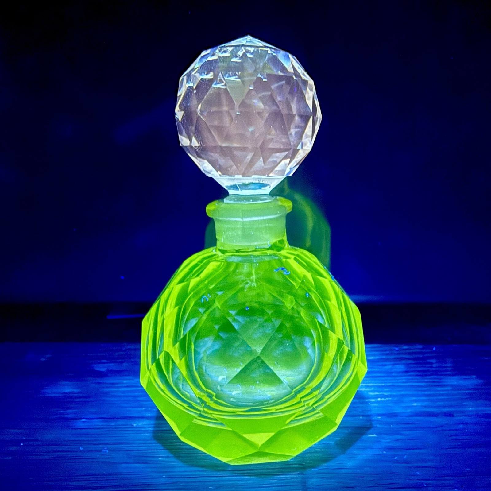 Art Deco Neodymium Alexandrite Amethyst Perfume Bottle UV Manganese Glow Glass Art Deco Neodymium Alexandrite Amethyst Perfume Bottle UV Manganese Glow Glass