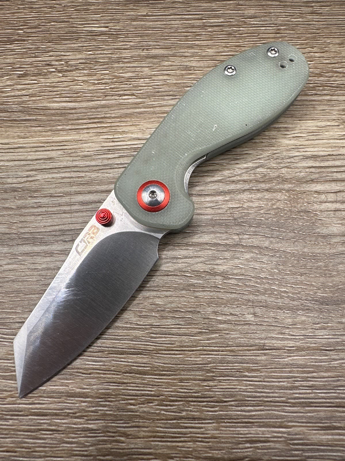 CJRB Maileah J1918 Swaggs Natural Jade G10 Red Accents AR-RPM9 Folder Used CJRB Maileah J1918 Swaggs Natural Jade G10 Red Accents AR-RPM9 Folder Used