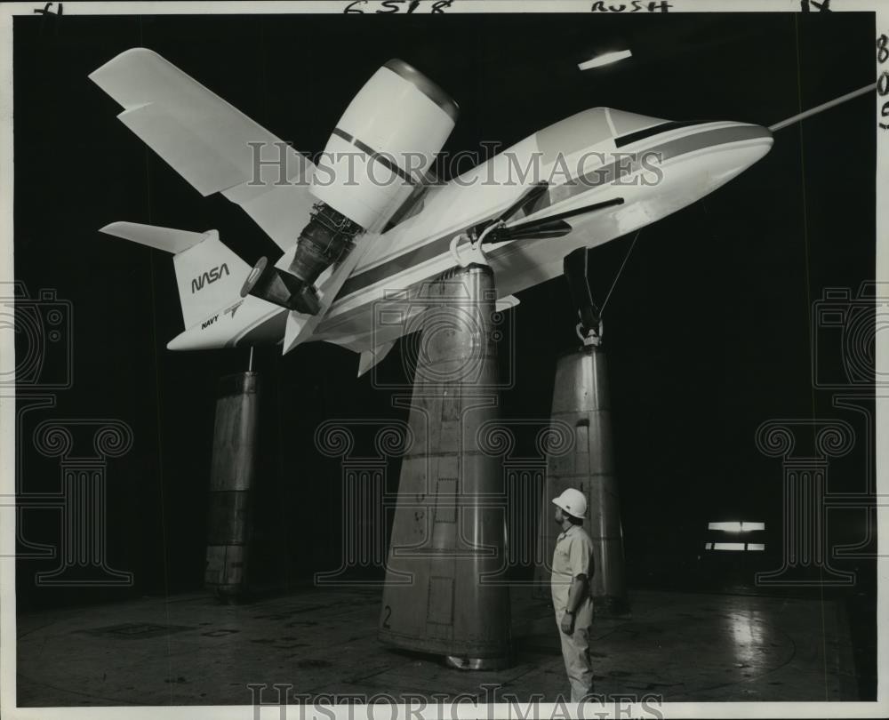 1980 Press Photo Full scale model of NASA's vertical takeoff & landing aircraft 1980 Press Photo Full scale model of NASA's vertical takeoff & landing aircraft
