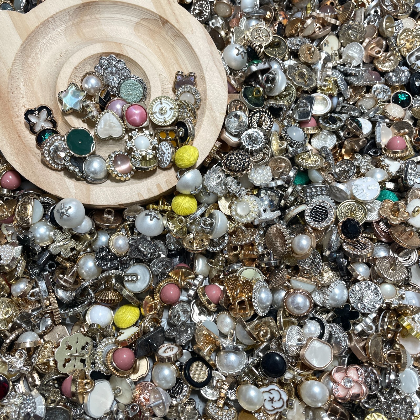 Mixed Vintage Style Buttons Lot 50 Estate Sale Craft DIY Supplies Mixed Vintage Style Buttons Lot 50 Estate Sale Craft DIY Supplies
