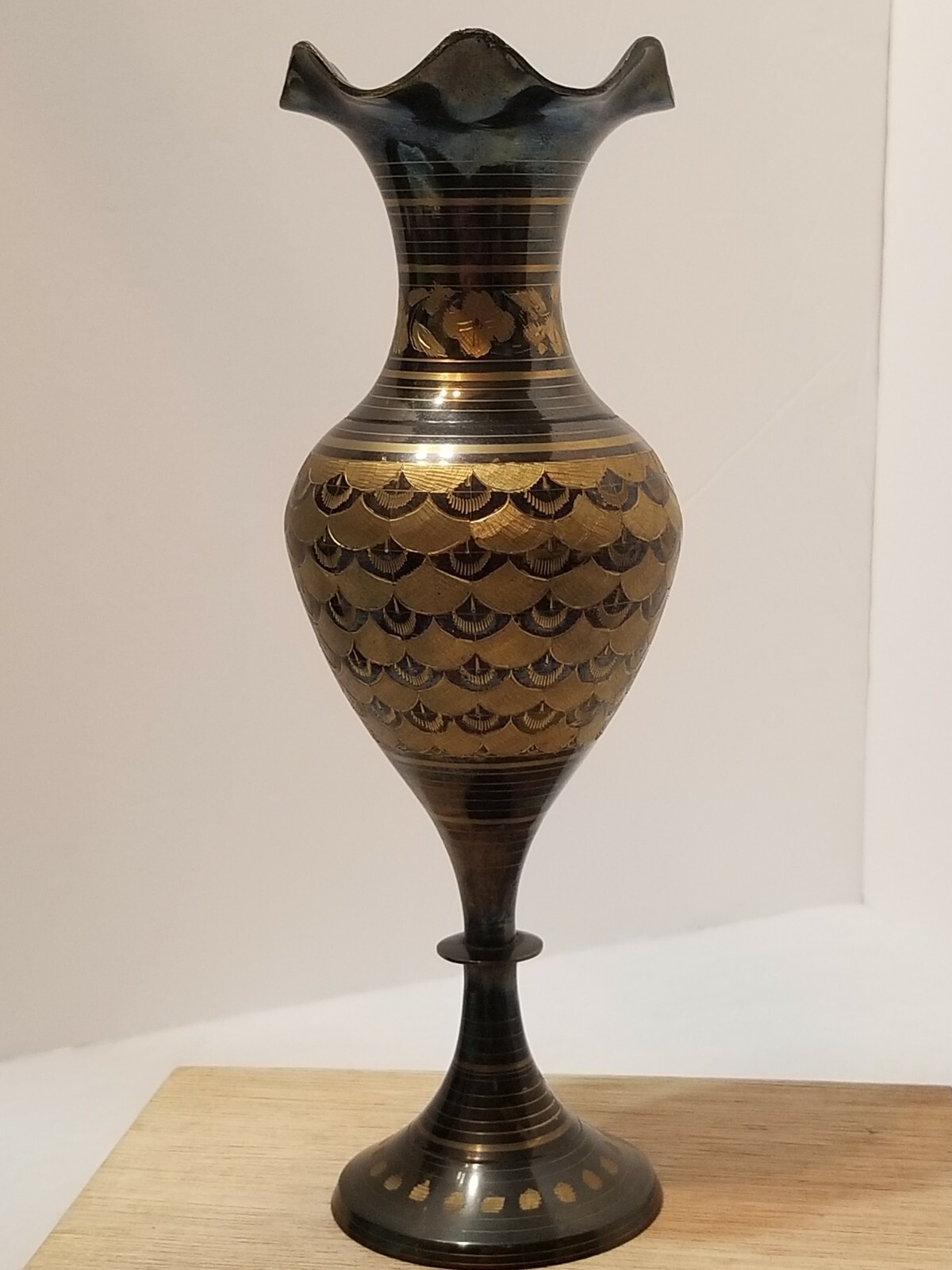 BEAUTIFUL VINTAGE EGYPTIAN ANTIQUE BRONZE STEMMED VASE 11.5 INCH GOLD ETCHING BEAUTIFUL VINTAGE EGYPTIAN ANTIQUE BRONZE STEMMED VASE 11.5 INCH GOLD ETCHING