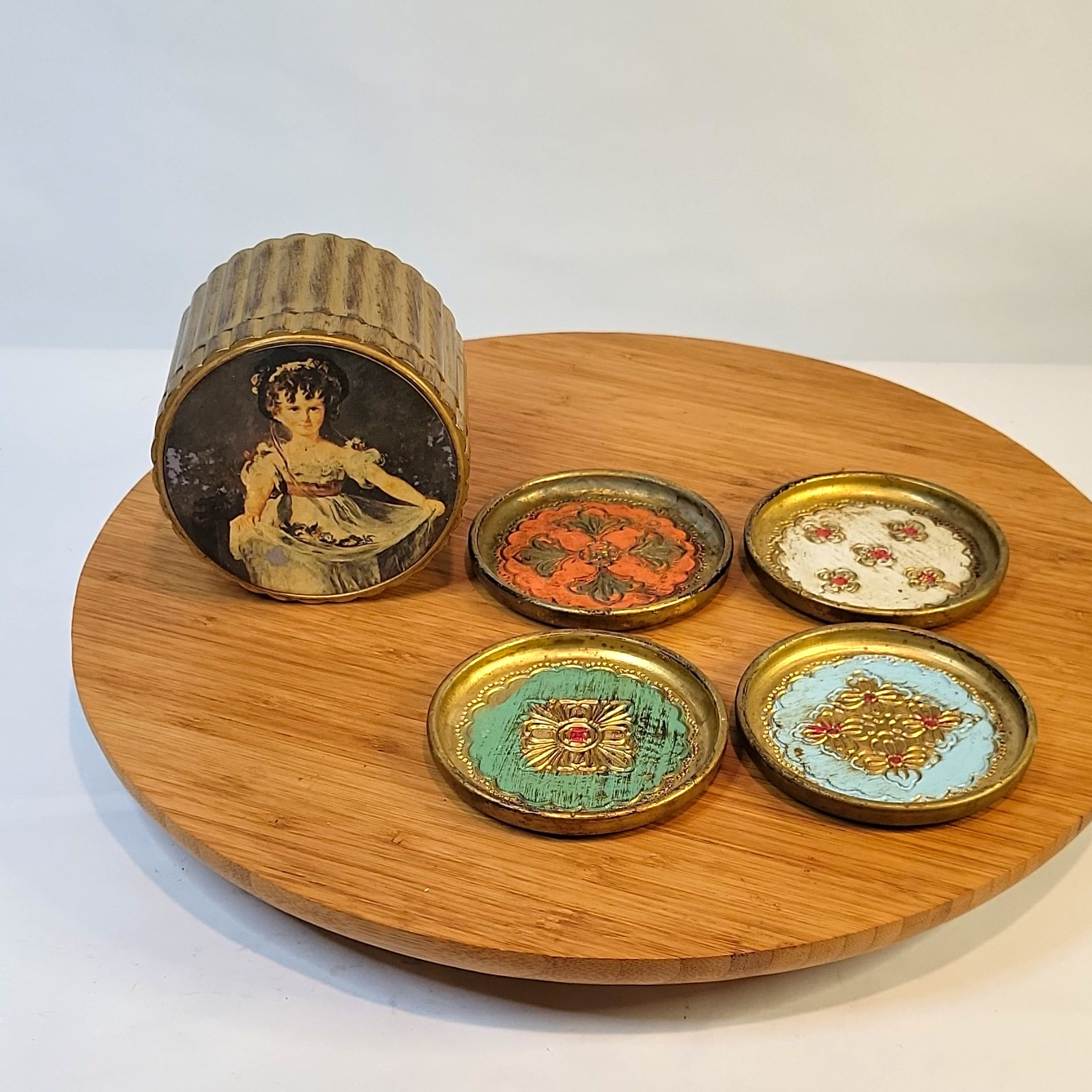 Vintage Round Fluted MCM Wood Florentine Gilt 4 Coaster Set w/ Matching Box/Lid Vintage Round Fluted MCM Wood Florentine Gilt 4 Coaster Set w/ Matching Box/Lid