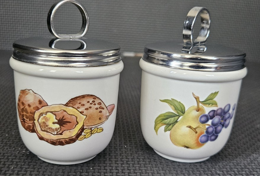 2 RARE Wedgwood Egg Coddlers Walnut Strawberry & Flowers, Fruit Sprays. FREESHIP 2 RARE Wedgwood Egg Coddlers Walnut Strawberry & Flowers, Fruit Sprays. FREESHIP