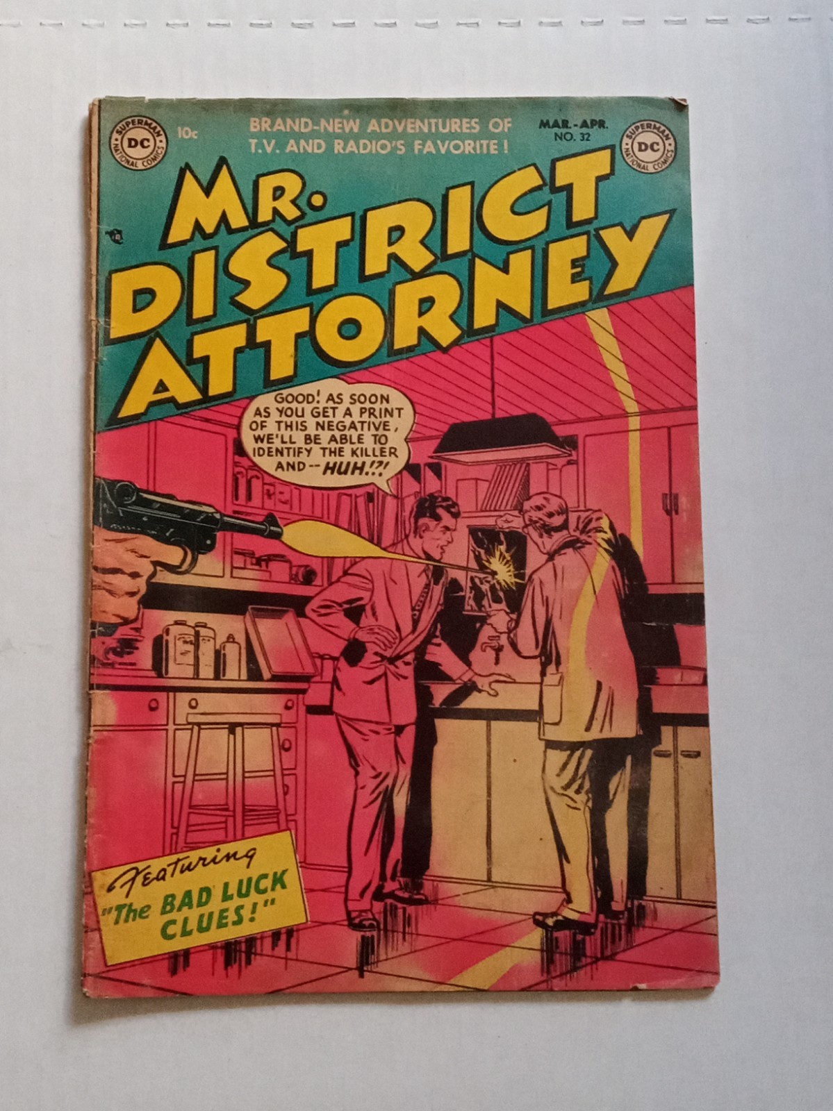 Vintage MR.DISTRICT ATTORNEY COMIC BOOK NO.32 FEATURING THE BAD LUCK CLUES 1953