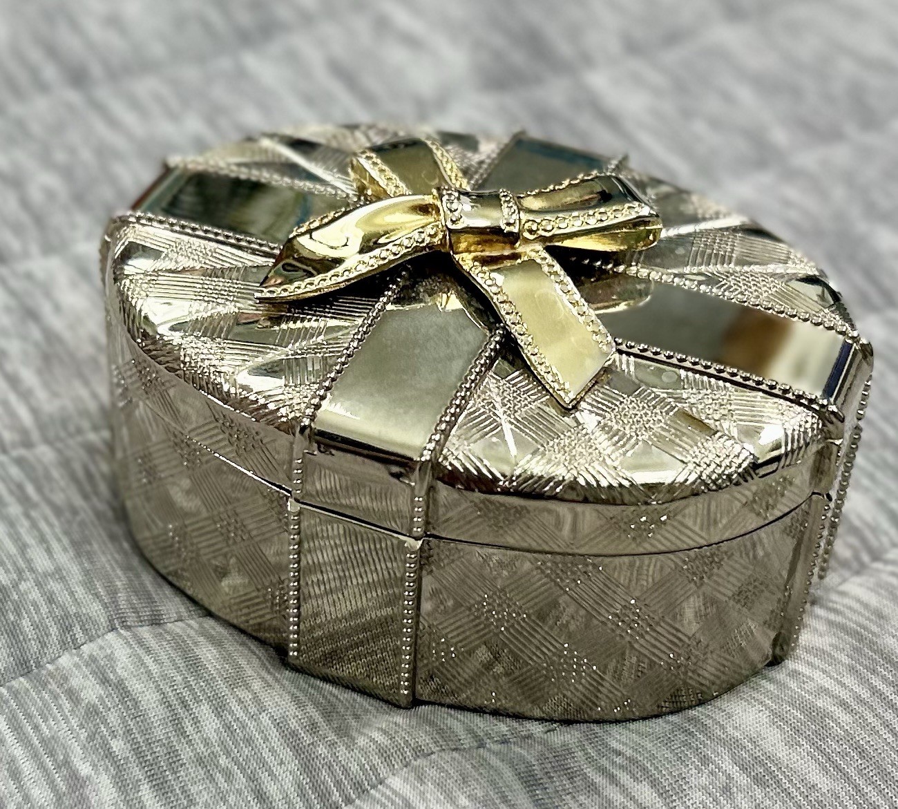 Vintage Goldfinger Silver Plated Brass Bow Trinket Box Plaid Vanity Decor Vintage Goldfinger Silver Plated Brass Bow Trinket Box Plaid Vanity Decor