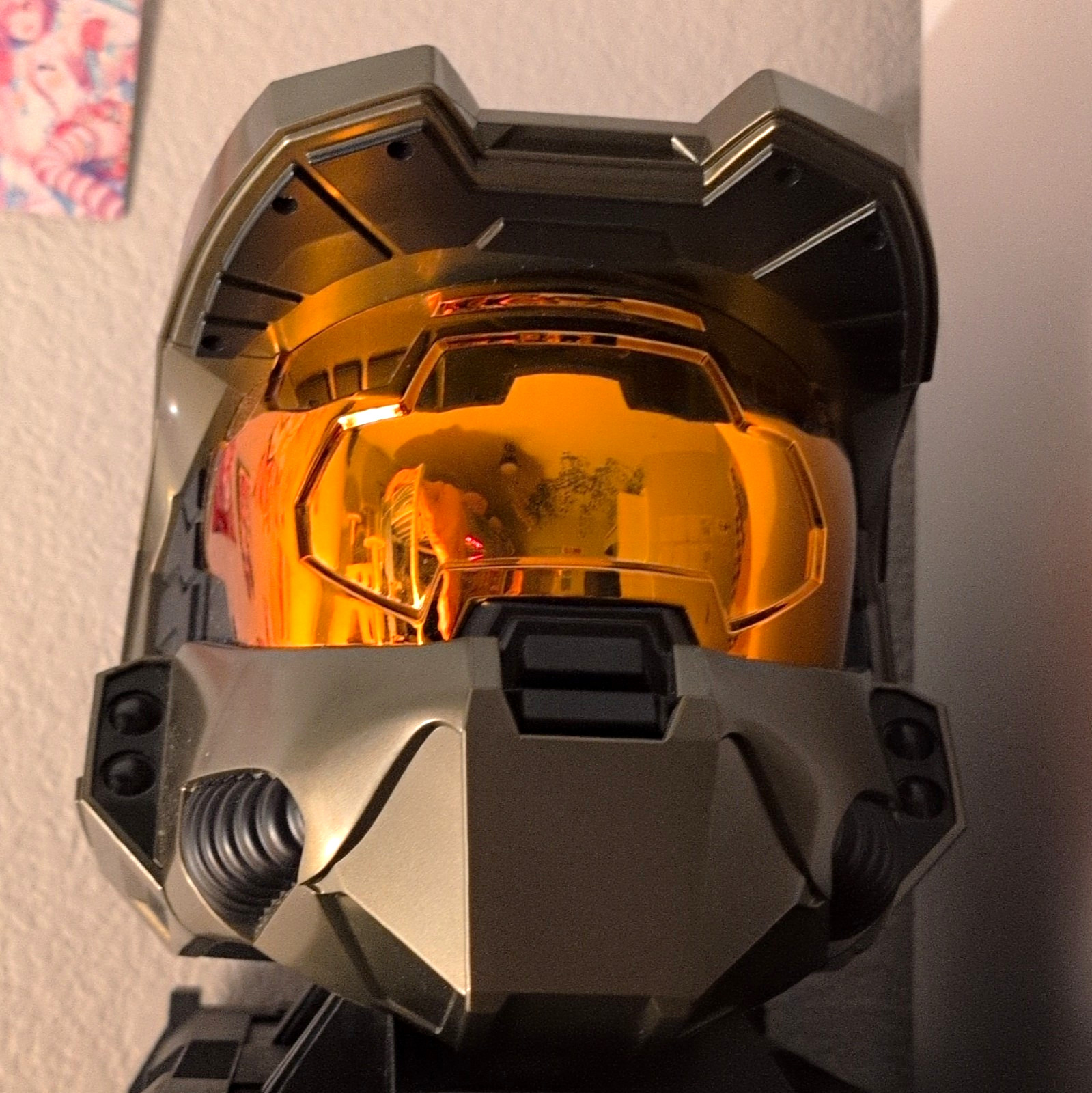 Legendary Halo 3 Limited Collector's Edition Master Chief Helmet & Stand Legendary Halo 3 Limited Collector's Edition Master Chief Helmet & Stand