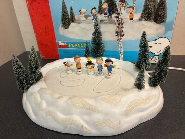 Vintage 2004 Department 56 Peanuts Ice Skating Rink 5659093 Working See Video Vintage 2004 Department 56 Peanuts Ice Skating Rink 5659093 Working See Video