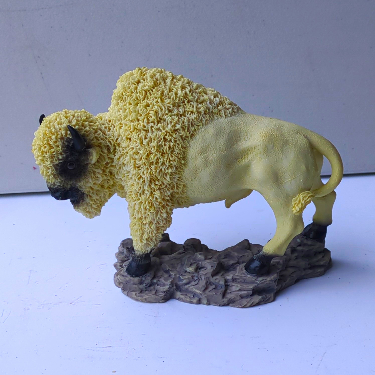 Vintage Young's Inc White Buffalo Bison Figurine Statue #30946 With Original Box
