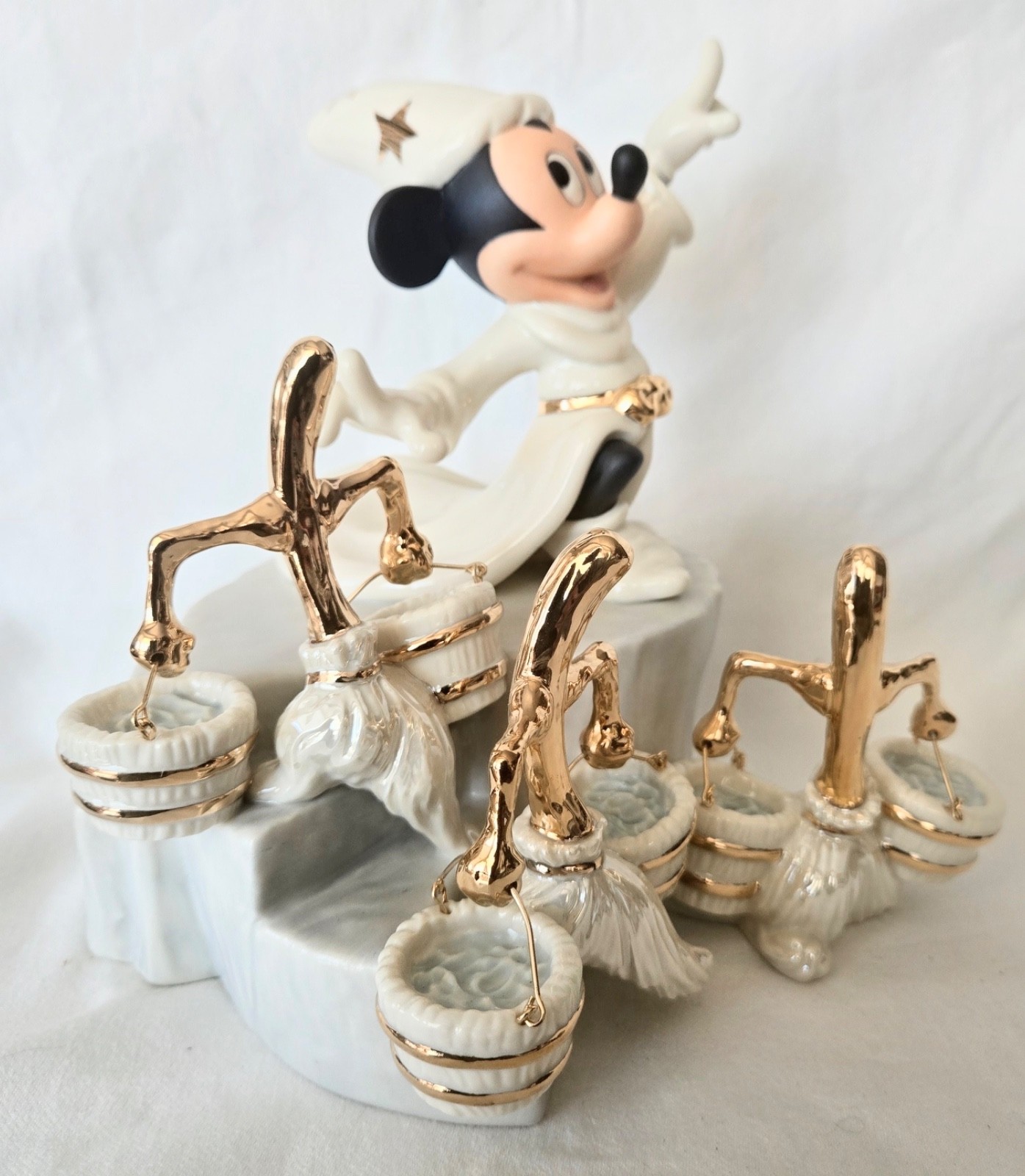 Gorgeous Lenox Disney Mickey The Sorcerer’s Apprentice Figurine