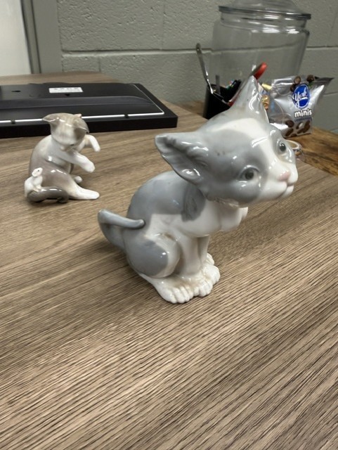 lladro cat figurines set of two vintage 1981 white and grey