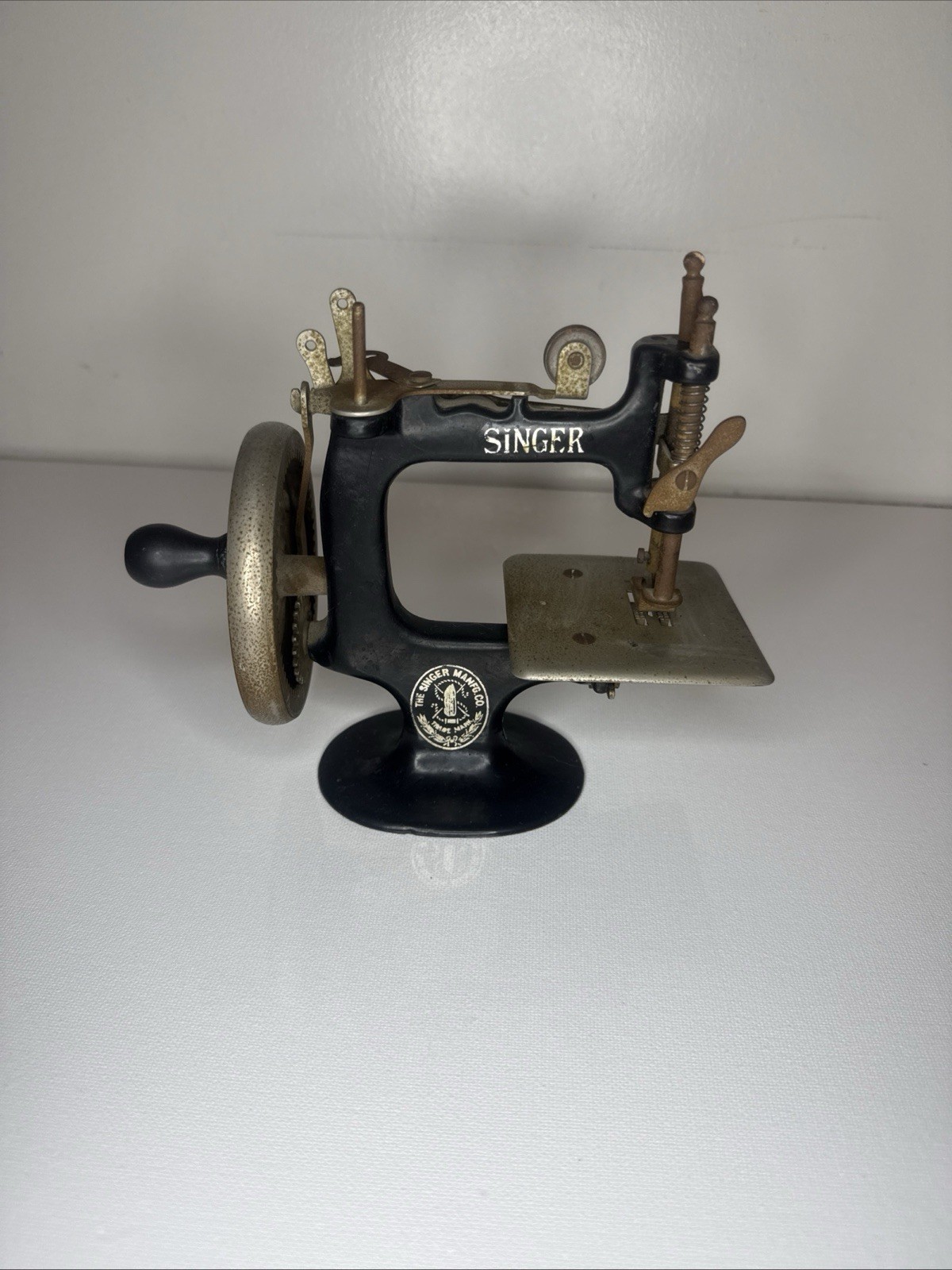 Rare Vintage Antique Singer Cast Iron Hand Crank Child Sewing Machine Model 20 Rare Vintage Antique Singer Cast Iron Hand Crank Child Sewing Machine Model 20