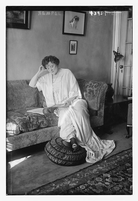 Photo:Frieda Hempel 1900s German Soprano Reading on Couch Opera Singer Photo:Frieda Hempel 1900s German Soprano Reading on Couch Opera Singer
