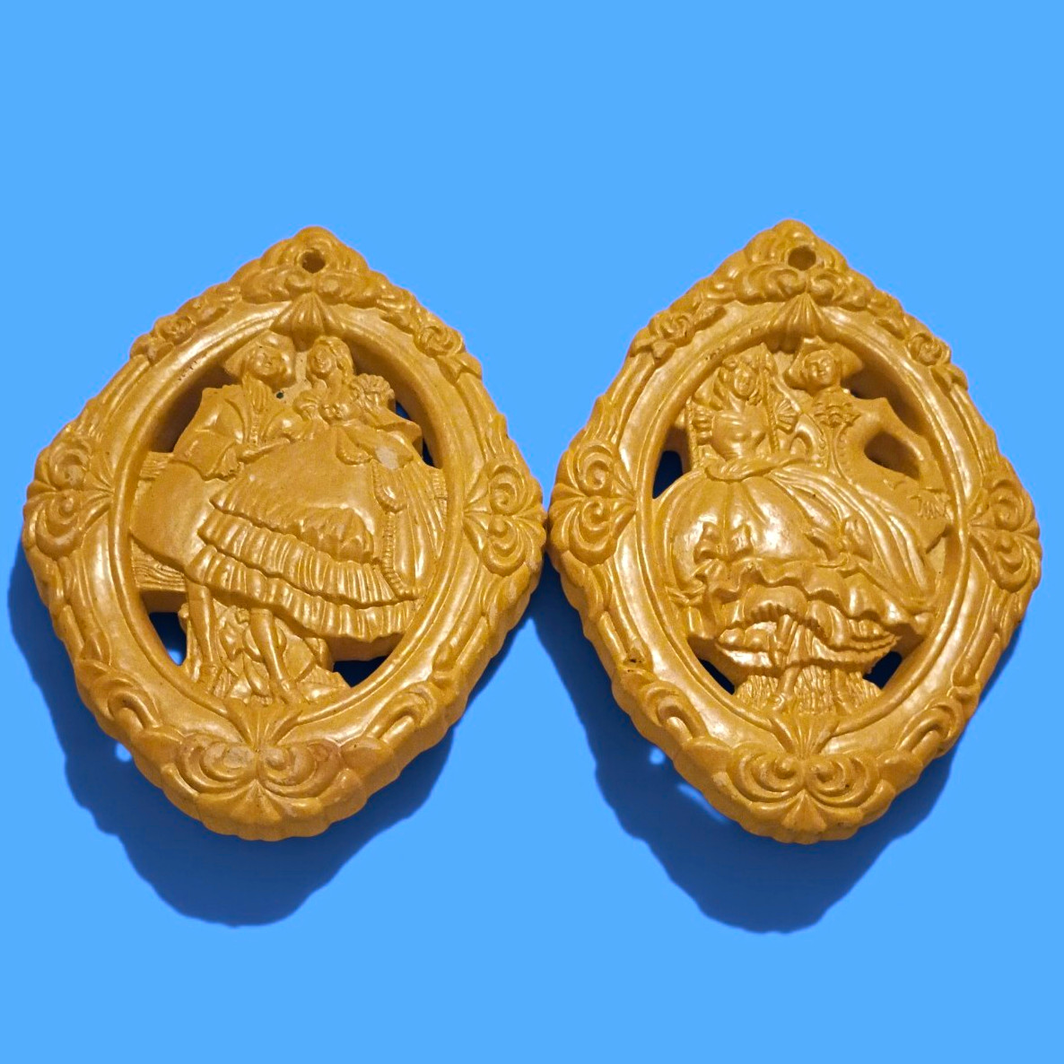 Vintage Victorian Courting Couple Wall Plaques Pair Ornate Oval Romantic Decor Vintage Victorian Courting Couple Wall Plaques Pair Ornate Oval Romantic Decor