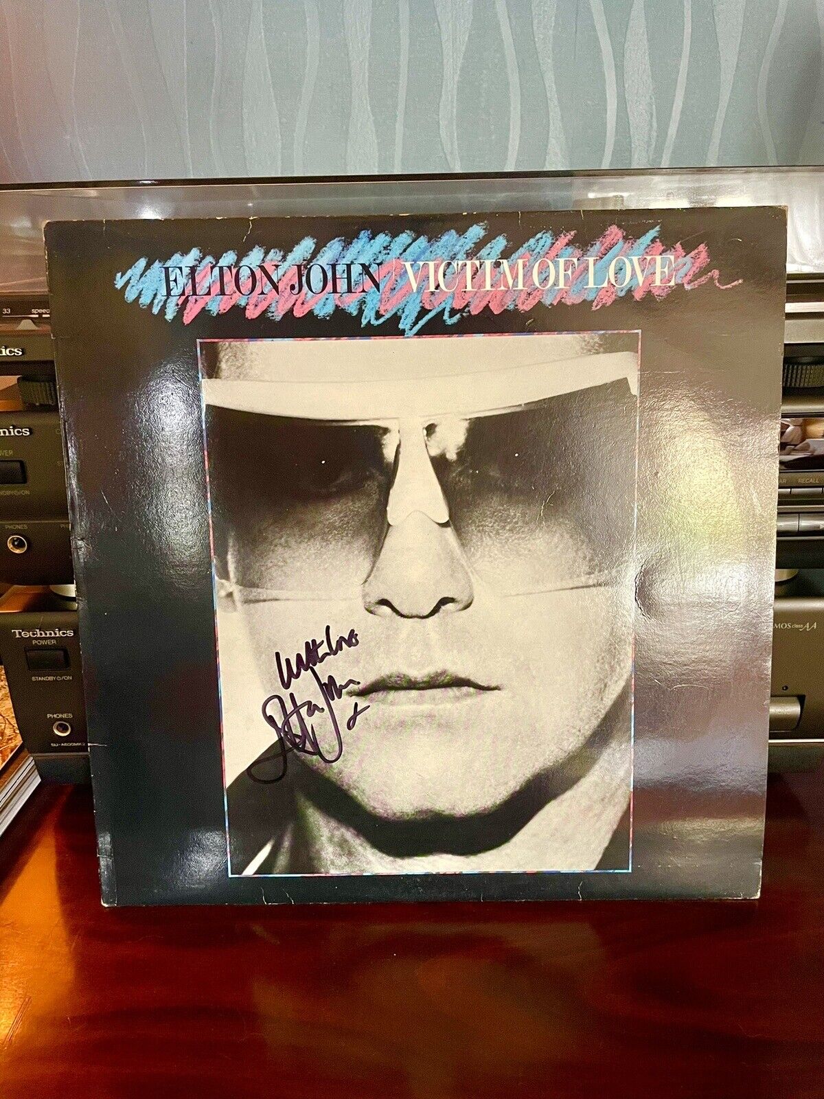 Signed ELTON JOHN Album ‘Victim Of Love’ 1979 1st Pressing LP genuine signature