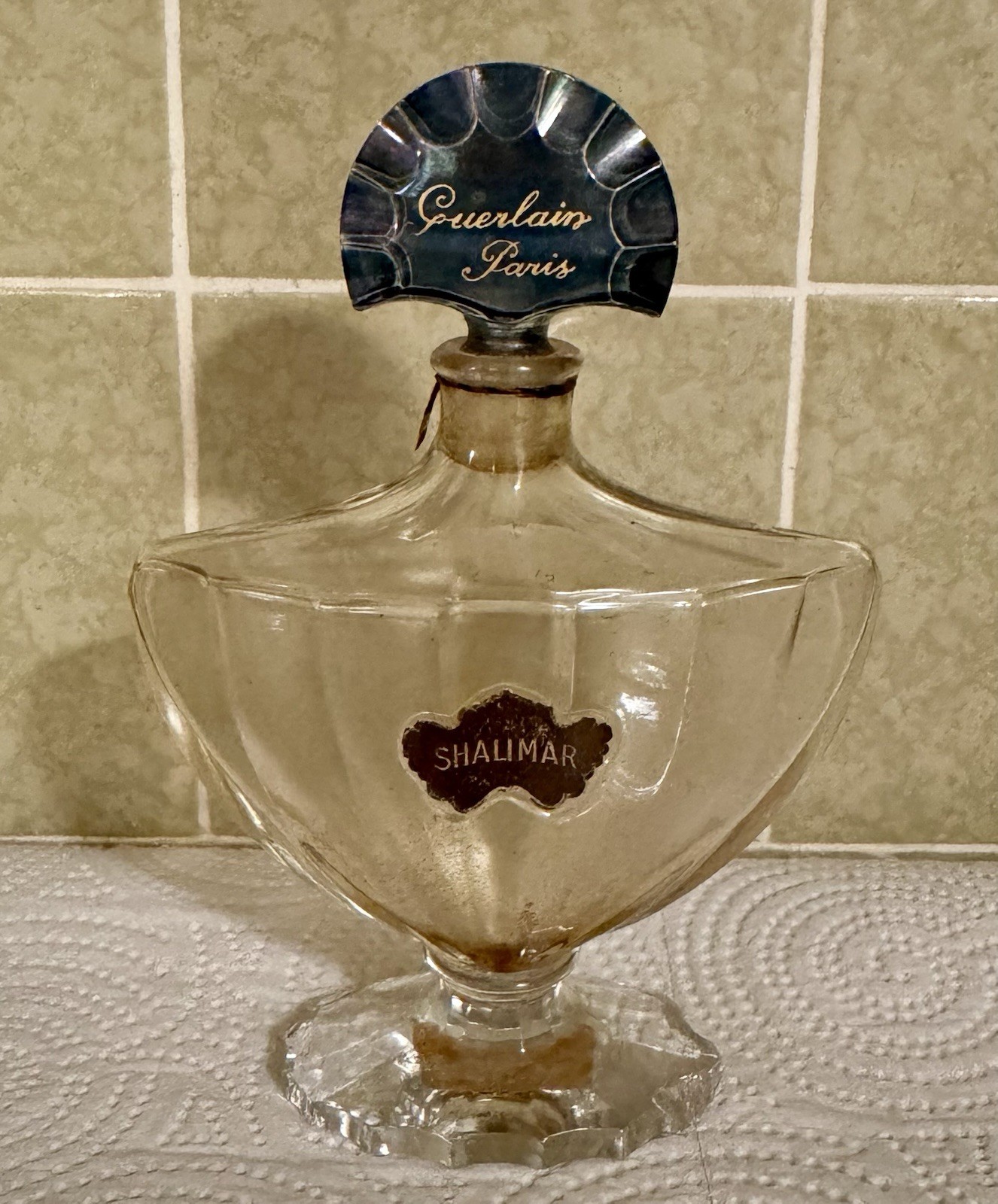 VINTAGE GUERLAIN SHALIMAR PARIS LARGE GLASS PERFUME BOTTLE BLUE STOPPER RARE VINTAGE GUERLAIN SHALIMAR PARIS LARGE GLASS PERFUME BOTTLE BLUE STOPPER RARE