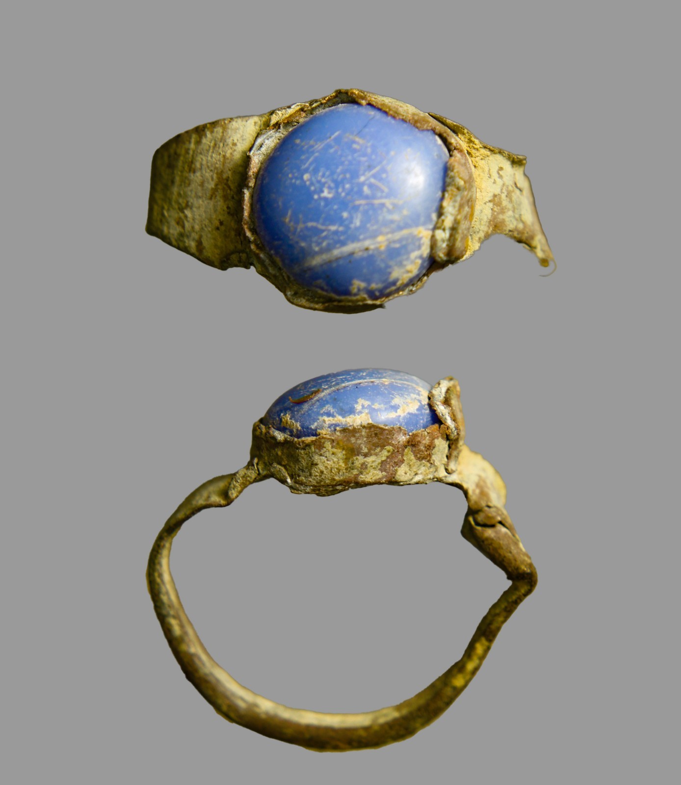 Ancient Roman Bronze Fairuz Blue Cabochon Ring Size 2-2.5 c. 100-400 AD COA Ancient Roman Bronze Fairuz Blue Cabochon Ring Size 2-2.5 c. 100-400 AD COA