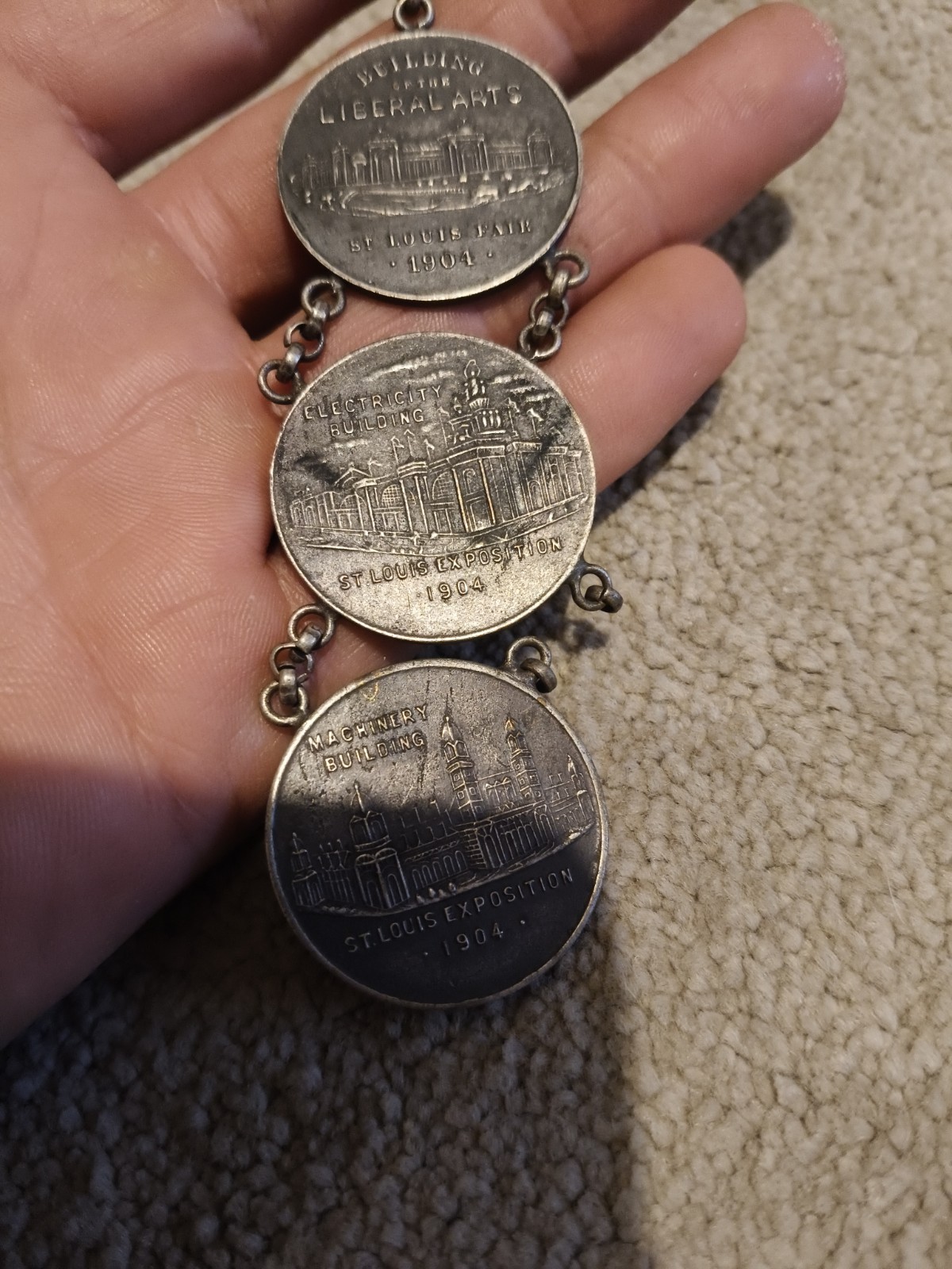 1904 St.Louis Expo Machinery Electrical Buildings Silver-Plated ? 32.6 mm 1904 St.Louis Expo Machinery Electrical Buildings Silver-Plated ? 32.6 mm