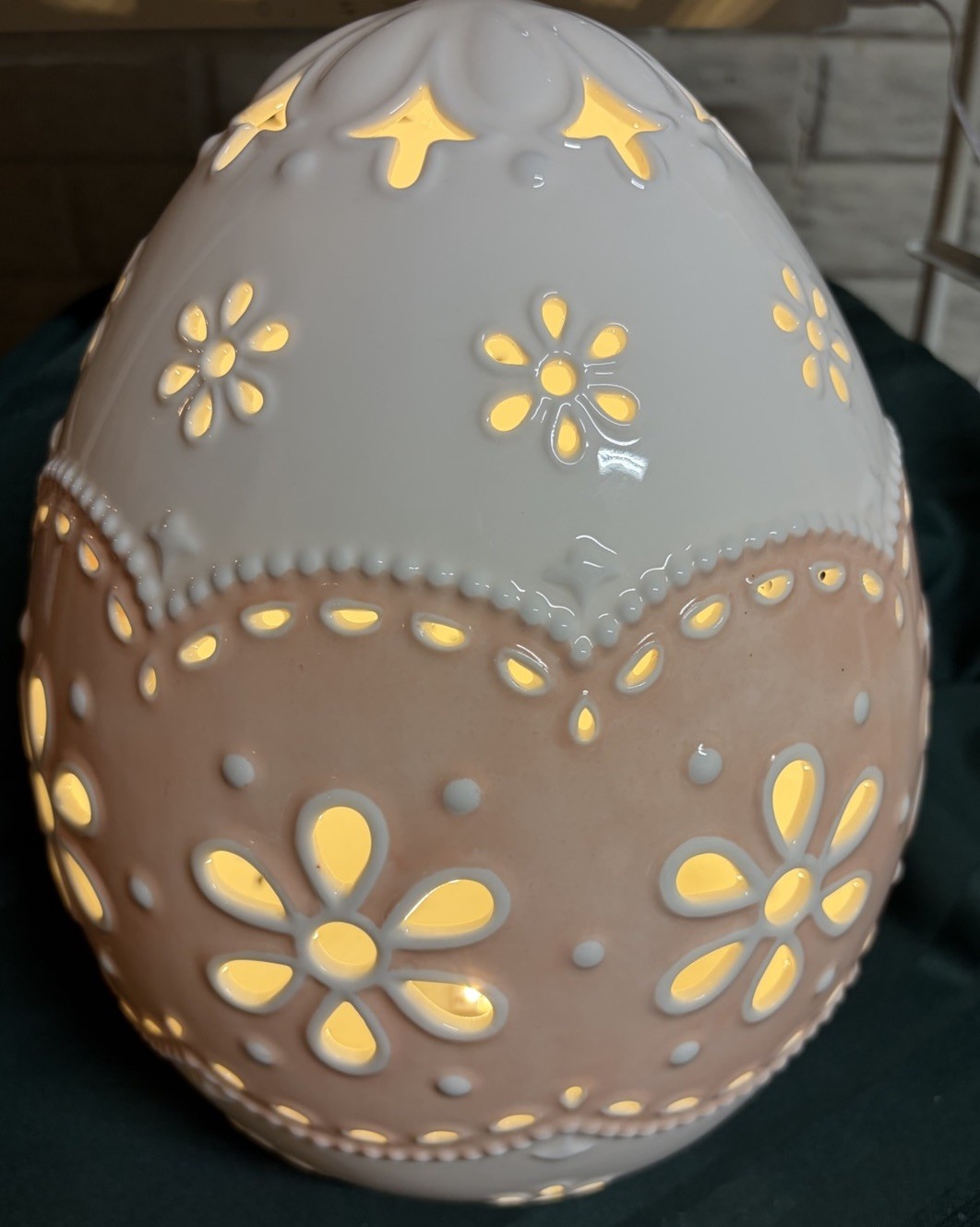 Lenox Eyelet Lit Easter Egg Ceramic Battery Operated 12" Tall Lenox Eyelet Lit Easter Egg Ceramic Battery Operated 12" Tall