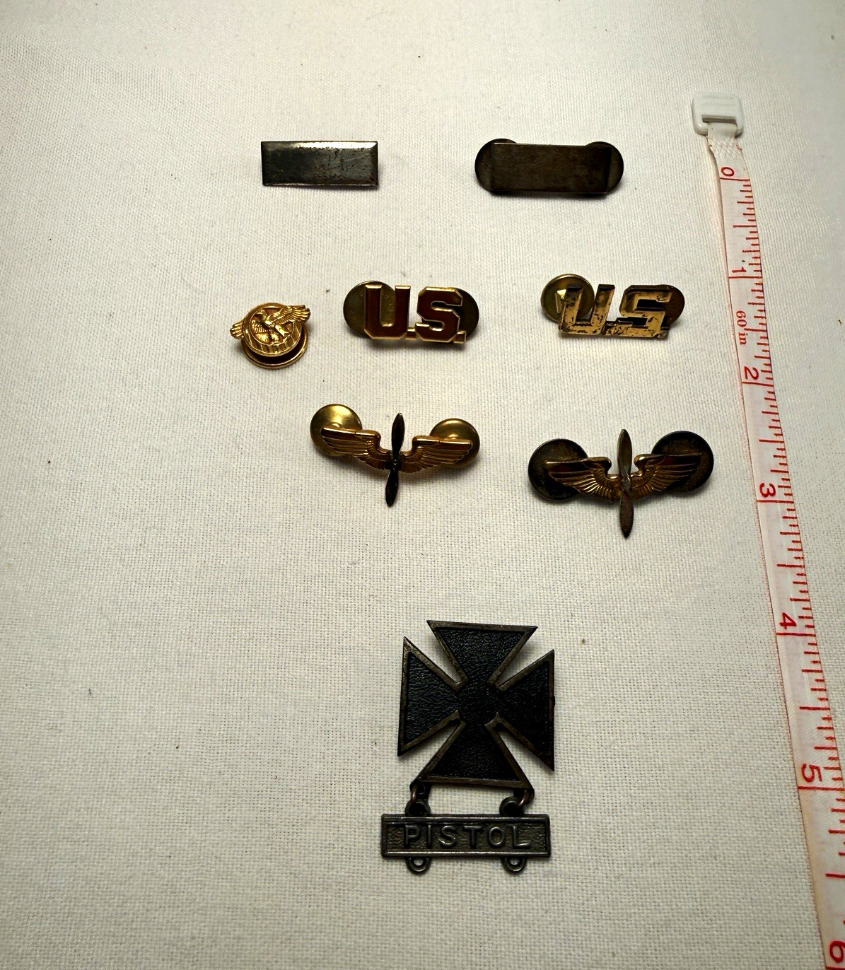 WWII US Military Insignia Pin Lot: Collar Discs, Pilot Wings & PISTOL Badge WWII US Military Insignia Pin Lot: Collar Discs, Pilot Wings & PISTOL Badge