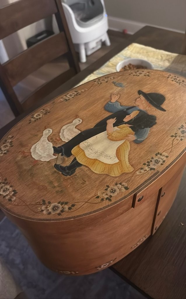 Vintage Hand-Painted Wooden Box with Folk Art Design Vintage Hand-Painted Wooden Box with Folk Art Design