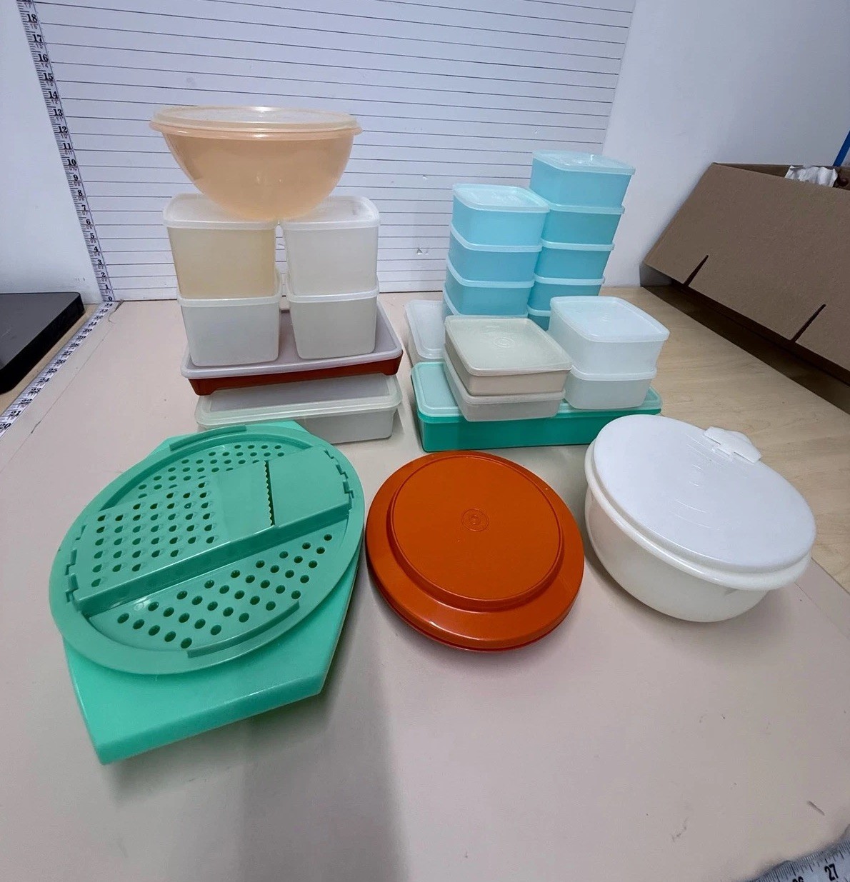 Vintage Tupperware 25 Piece Lot Vintage Tupperware 25 Piece Lot