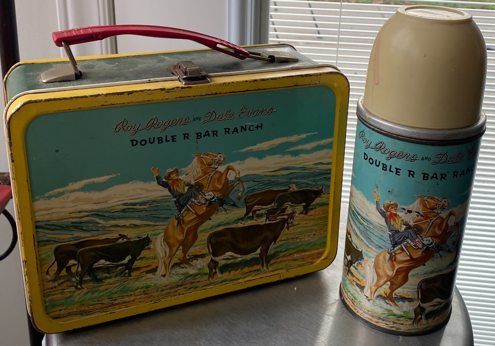 1950s Roy Rogers & Dale Evans Double R Bar Ranch Lunchbox and Thermos 1950s Roy Rogers & Dale Evans Double R Bar Ranch Lunchbox and Thermos