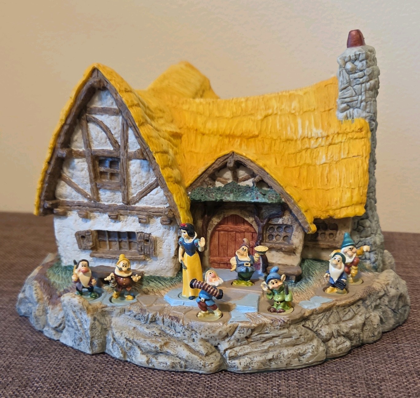 1987 Disney SNOW WHITE & SEVEN DWARFS Cottage GOEBEL Miniatures 1987 Limited Ed 1987 Disney SNOW WHITE & SEVEN DWARFS Cottage GOEBEL Miniatures 1987 Limited Ed