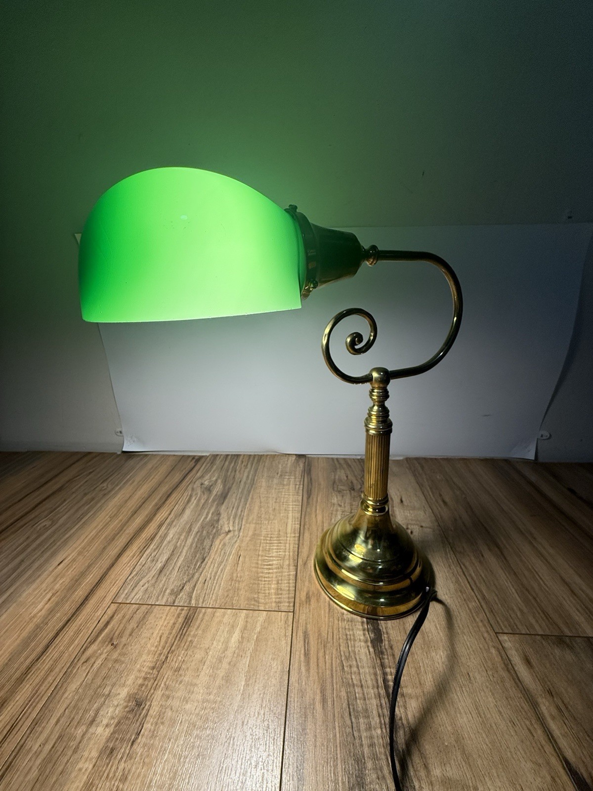 Vtg 70s Bankers Desk Lamp Green Glass Shade Library Light Brass Spiral Ornate Vtg 70s Bankers Desk Lamp Green Glass Shade Library Light Brass Spiral Ornate