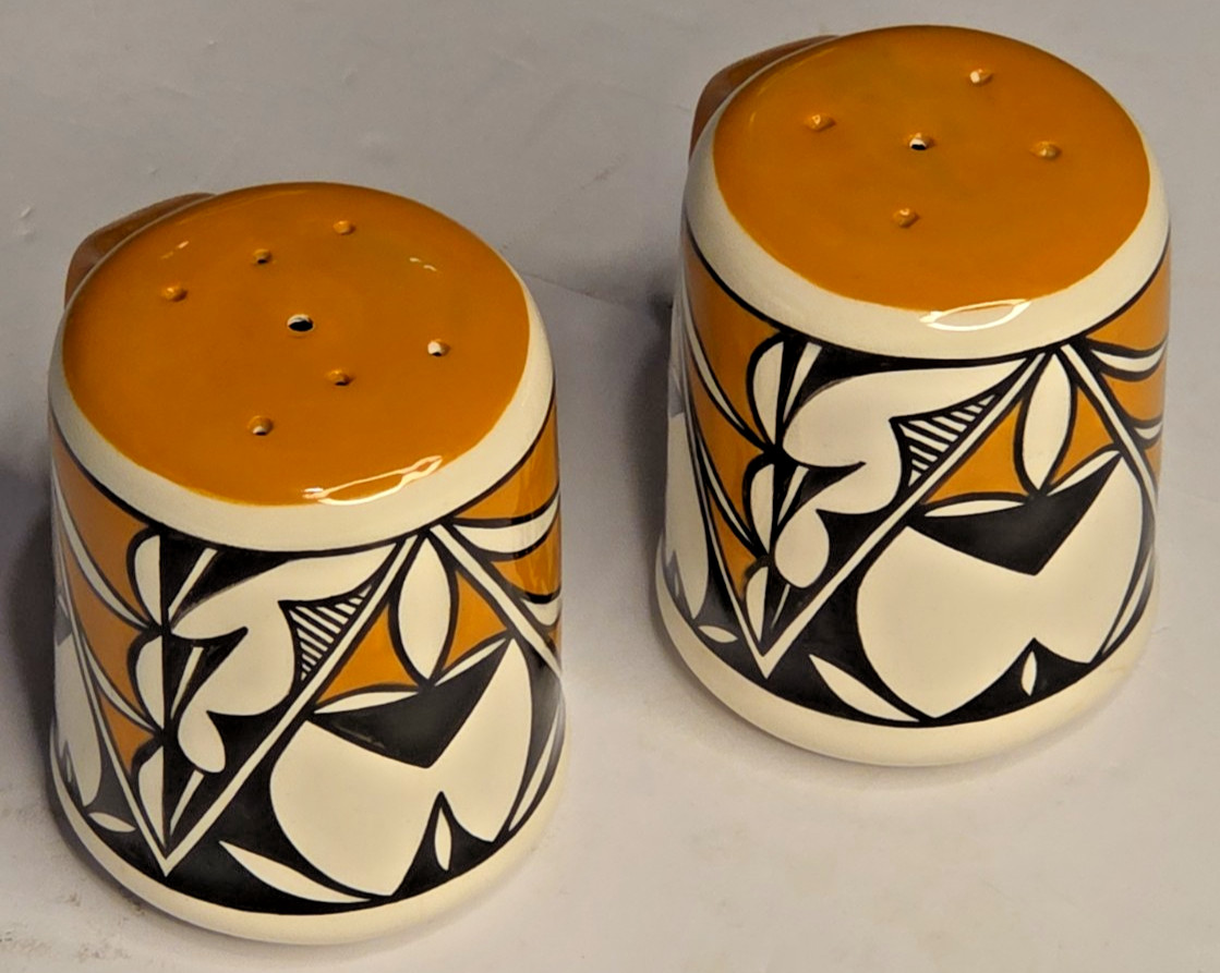 Vintage 1970s Taiwan Ceramic Salt Pepper Shakers Mug Mod Floral Retro Pair