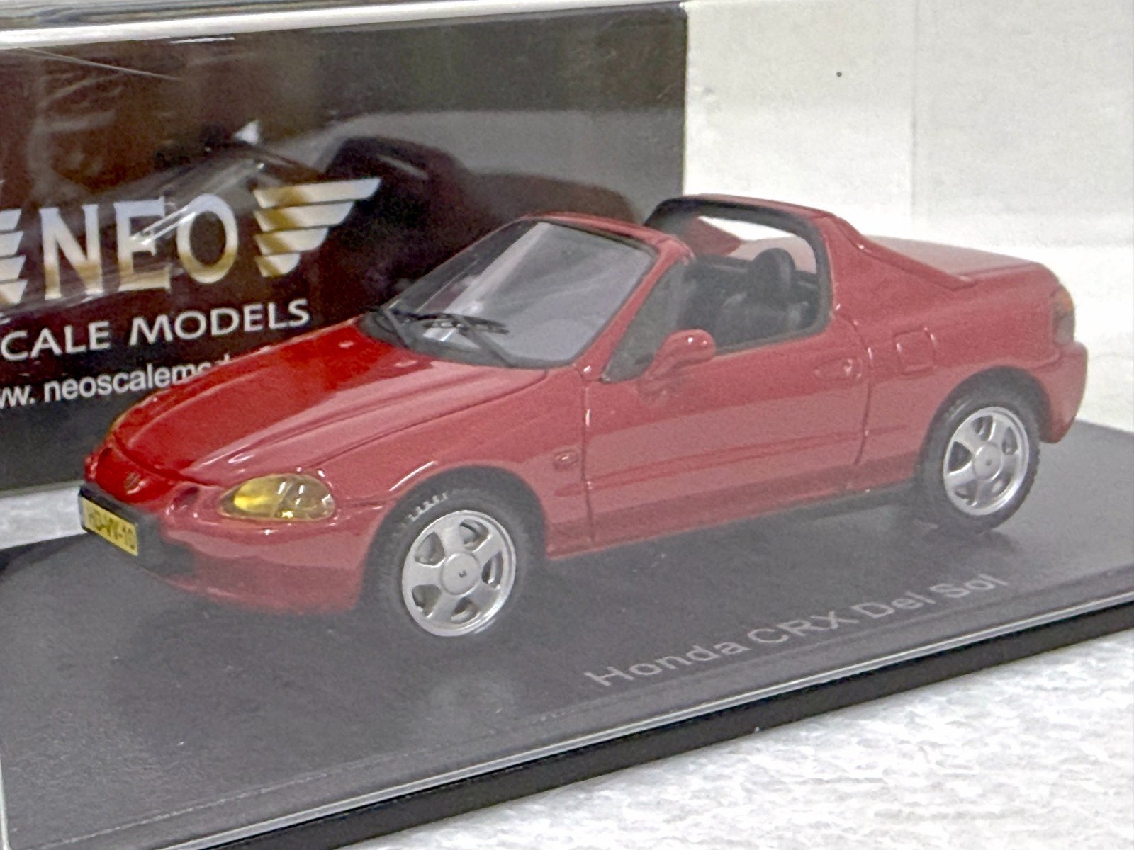Neo Scale Models Honda CRX Del Sol Red (44510) resin 1/43 scale model car Neo Scale Models Honda CRX Del Sol Red (44510) resin 1/43 scale model car