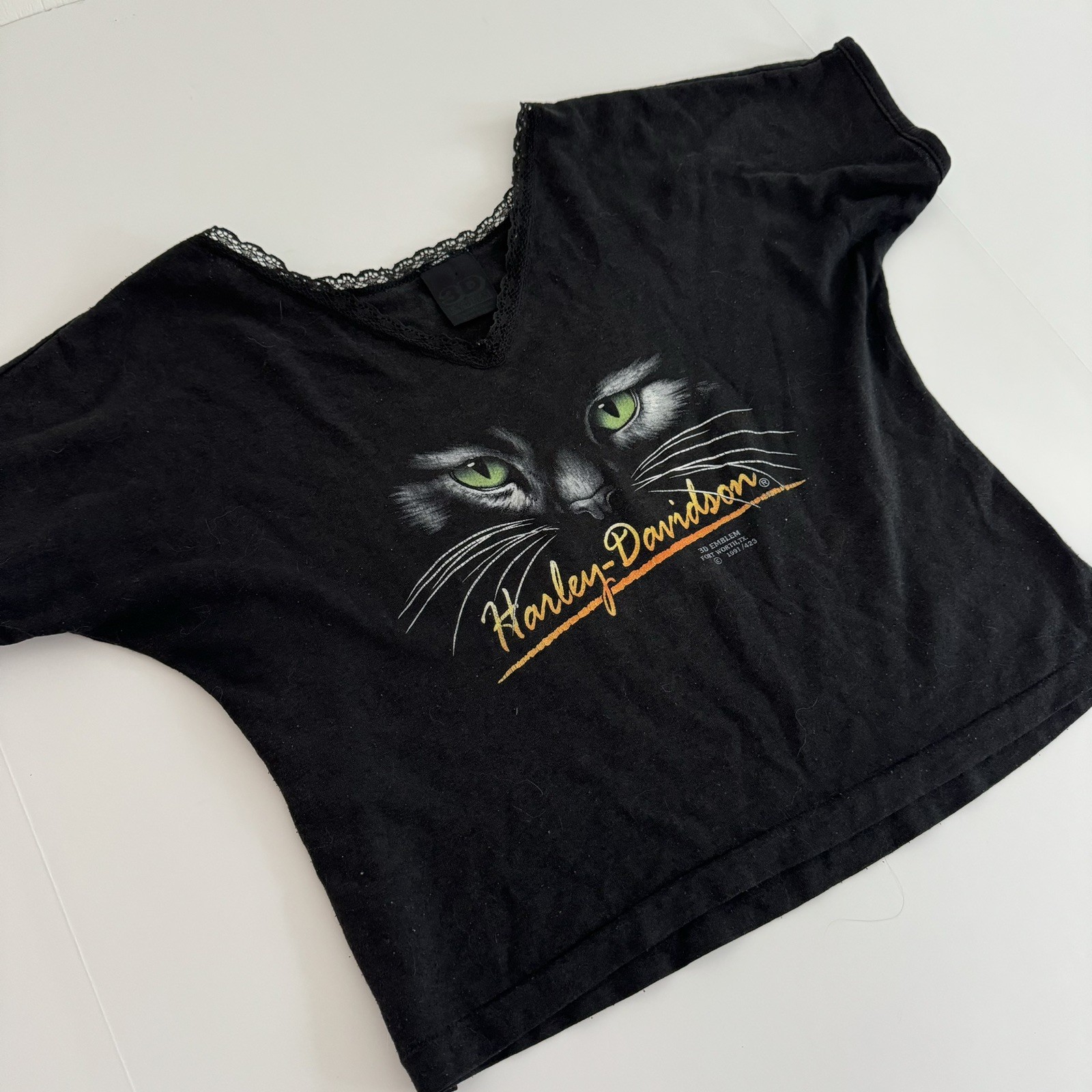 3D Emblem Harley-Davidson Vintage Rare 1991 Black Cat Cropped Lace Trim TShirt S 3D Emblem Harley-Davidson Vintage Rare 1991 Black Cat Cropped Lace Trim TShirt S
