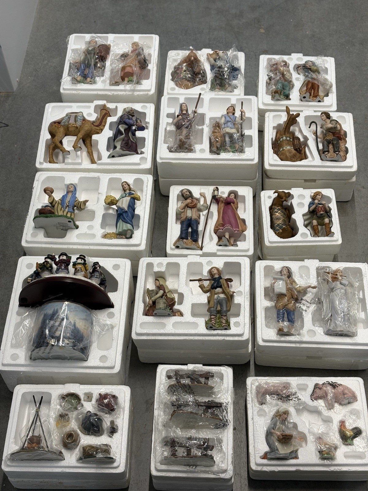 Lot Of 15 Sets Hawthorne Village Thomas Kinkade Figurines New Lot Of 15 Sets Hawthorne Village Thomas Kinkade Figurines New
