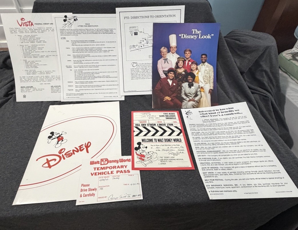 Vintage Disney World New Cast Member Orientation Folder 1992 Disney Look Pass Vintage Disney World New Cast Member Orientation Folder 1992 Disney Look Pass