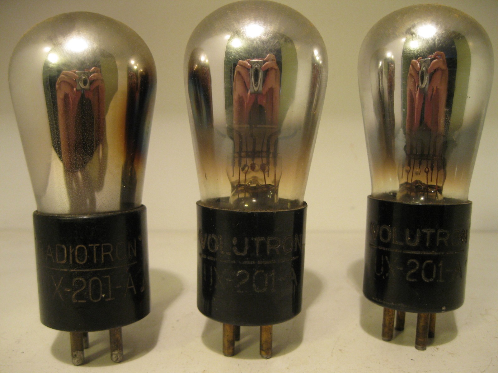 Vintage Lot 3) 1920s Radio Tubes - 2) VOLUTRON UX-201-A + 1) RADIOTRON UX-201-AJ Vintage Lot 3) 1920s Radio Tubes - 2) VOLUTRON UX-201-A + 1) RADIOTRON UX-201-AJ