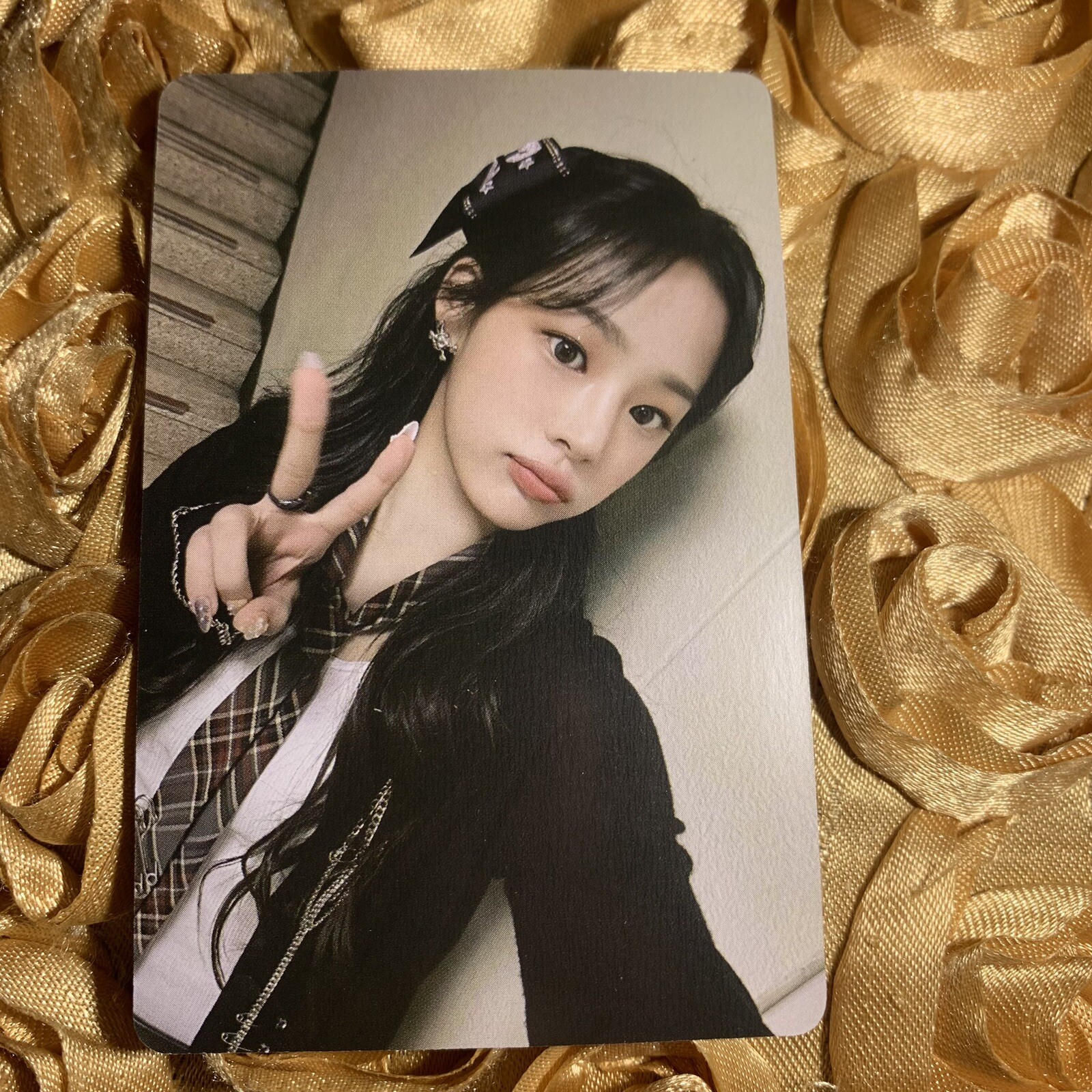 MINJI NEWJEANS 2024 Edition Celeb K-POP Girl Photo Card Tie Plaid MINJI NEWJEANS 2024 Edition Celeb K-POP Girl Photo Card Tie Plaid
