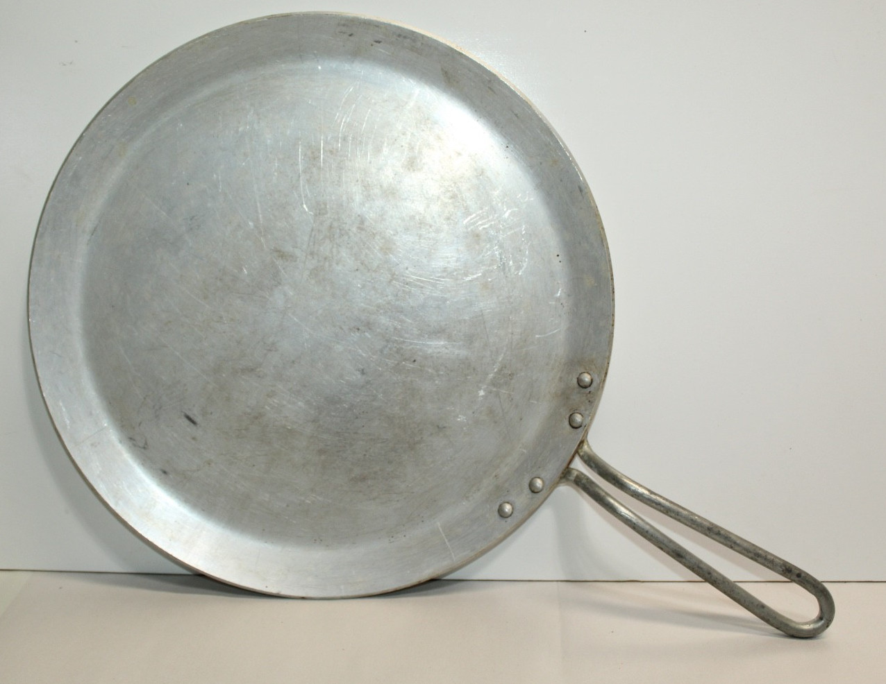 VINTAGE WEAR-EVER ROUND STOVE TOP ALUMINUM FLAT GRIDDLE PAN 12.5" D