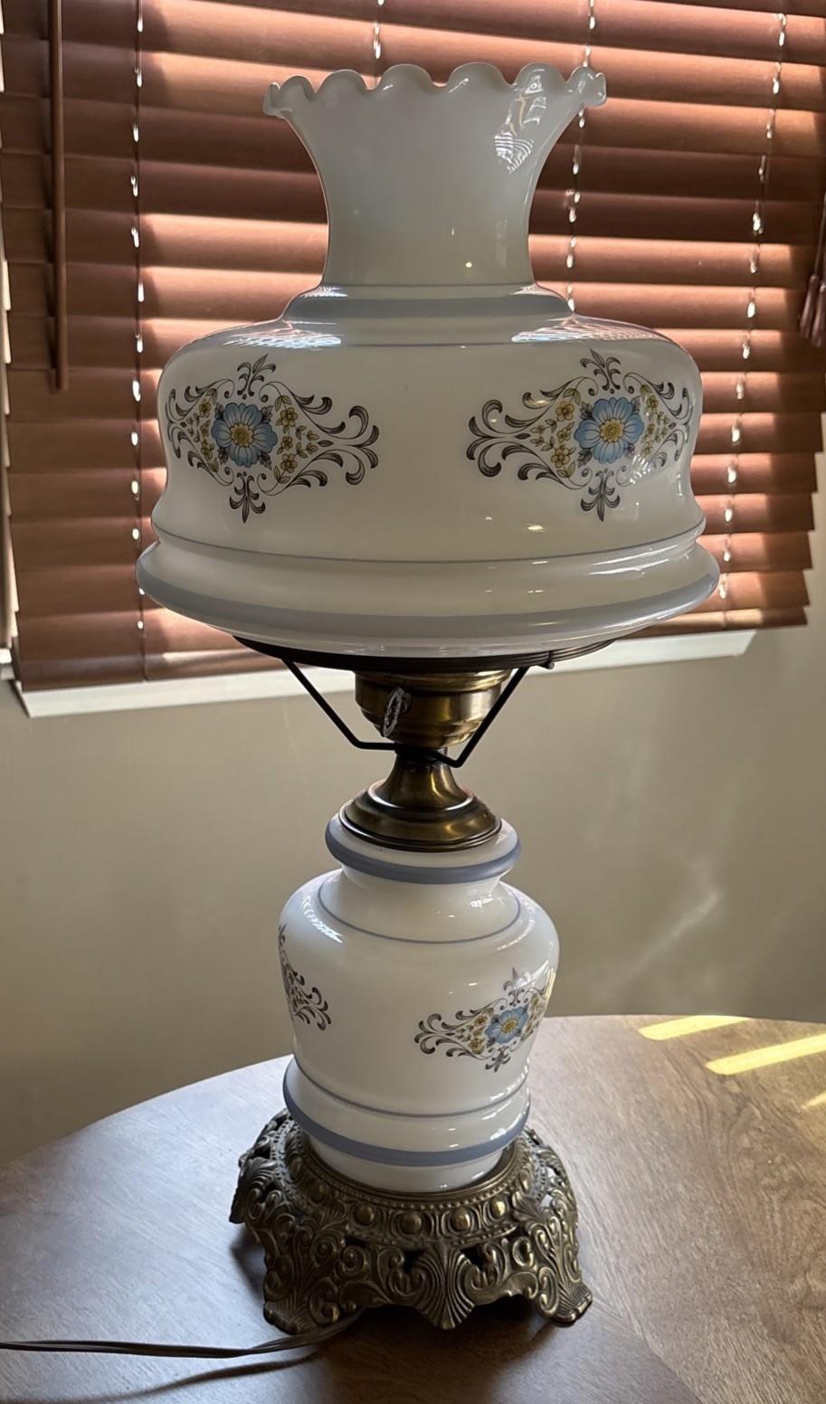 Quoizel Abigail Adams Blue Floral Milk Glass 3 Way Gone With The Wind Lamp Vtg Quoizel Abigail Adams Blue Floral Milk Glass 3 Way Gone With The Wind Lamp Vtg
