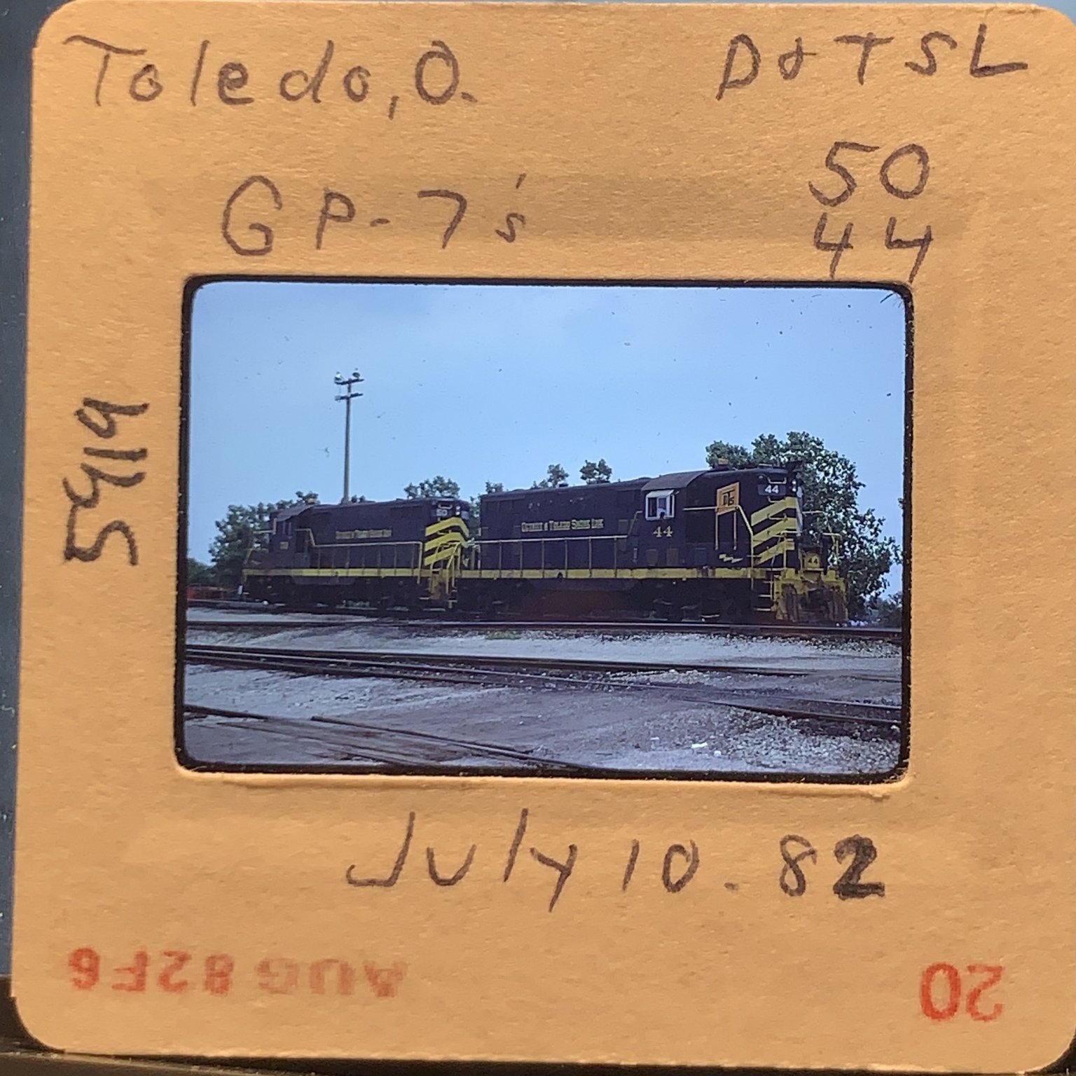 Vintage 1982 Toledo Ohio D&tsl GP-7 Locomotives 35mm Railroad Slide Vintage 1982 Toledo Ohio D&tsl GP-7 Locomotives 35mm Railroad Slide