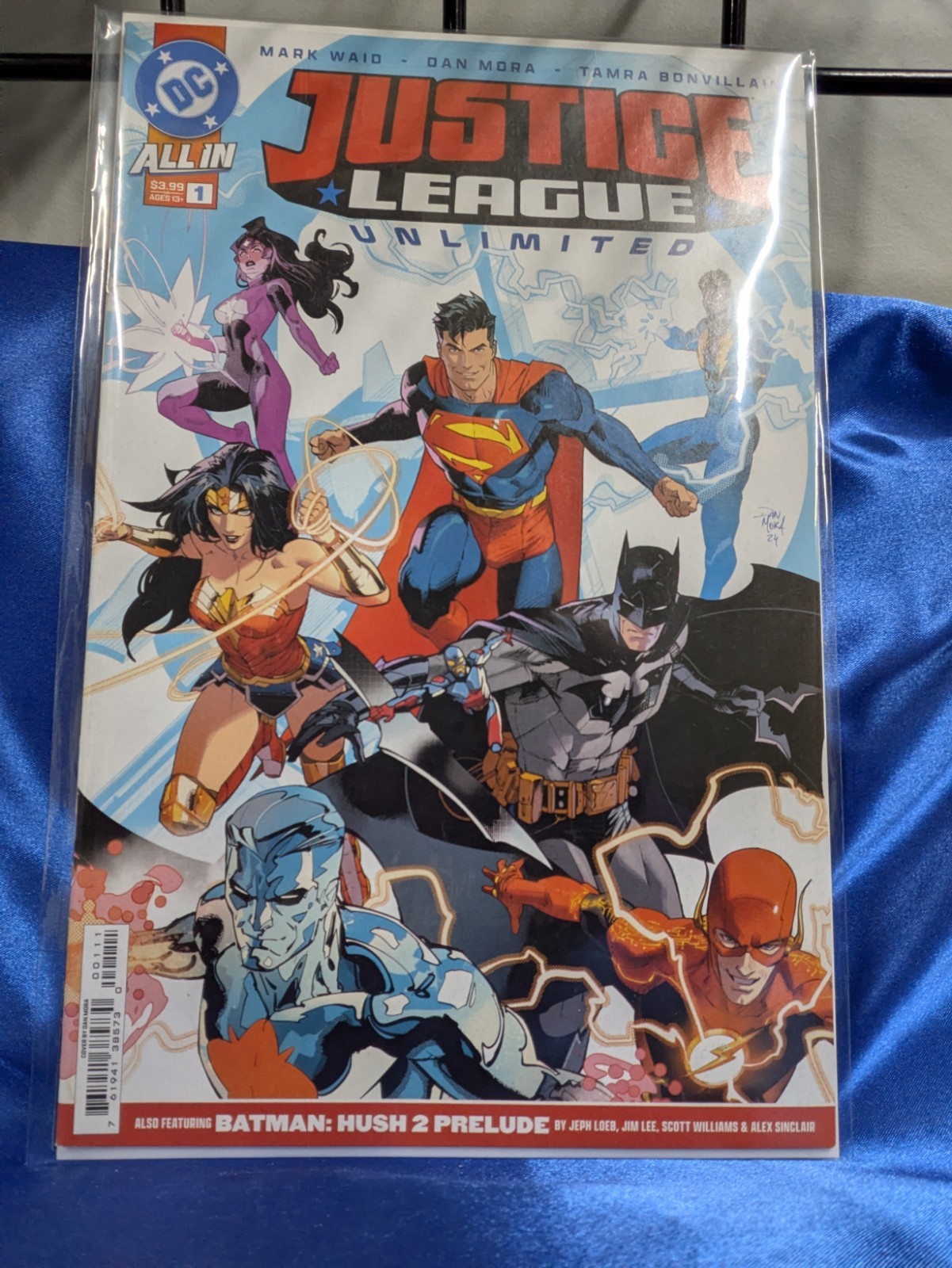 Justice League Unlimited #1 CVR A Dan Mora Cover 11/27 DC Comics Justice League Unlimited #1 CVR A Dan Mora Cover 11/27 DC Comics