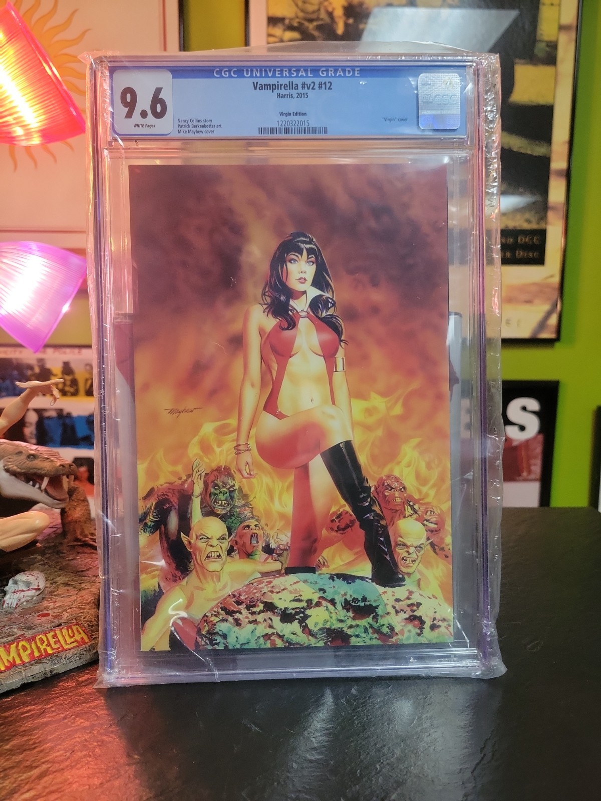 Vampirella Vol 2 #12 CGC 9.6 Harris Comics 2002 Mike Mayhew Cover Art Vampirella Vol 2 #12 CGC 9.6 Harris Comics 2002 Mike Mayhew Cover Art