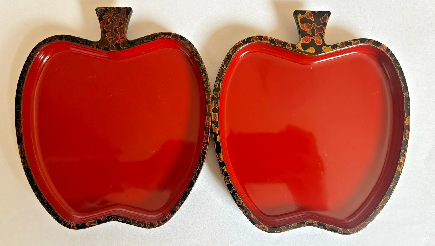 Vintage Japanese Tsugaru Nuri Lacquer Apple Shaped Plates Set of 2 with Box Vintage Japanese Tsugaru Nuri Lacquer Apple Shaped Plates Set of 2 with Box