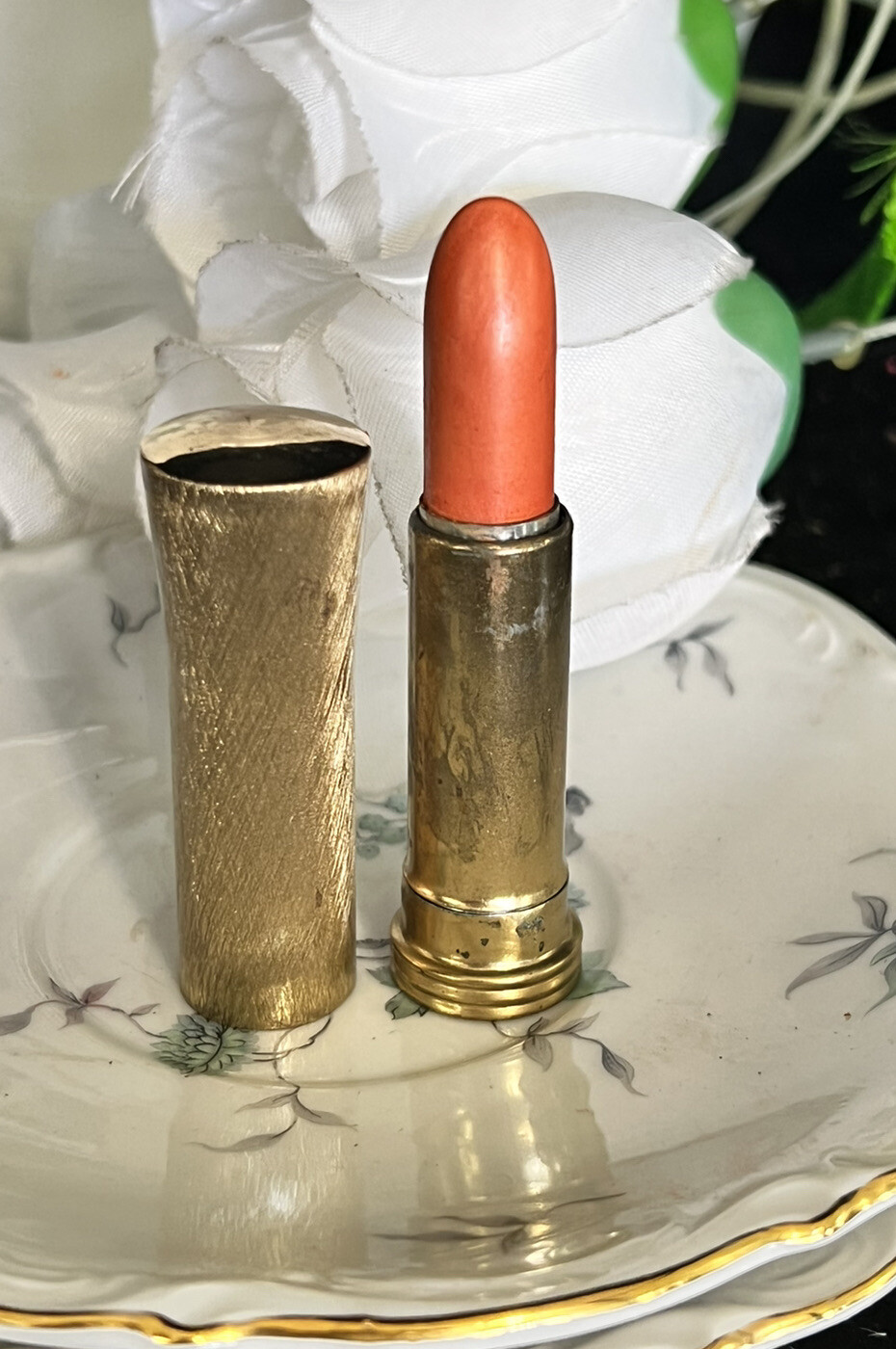 VINTAGE R.H. COSMETICS N.Y. COLLECTIBLE GOLD METAL TUBE LIPSTICK NEW MOCHA VINTAGE R.H. COSMETICS N.Y. COLLECTIBLE GOLD METAL TUBE LIPSTICK NEW MOCHA